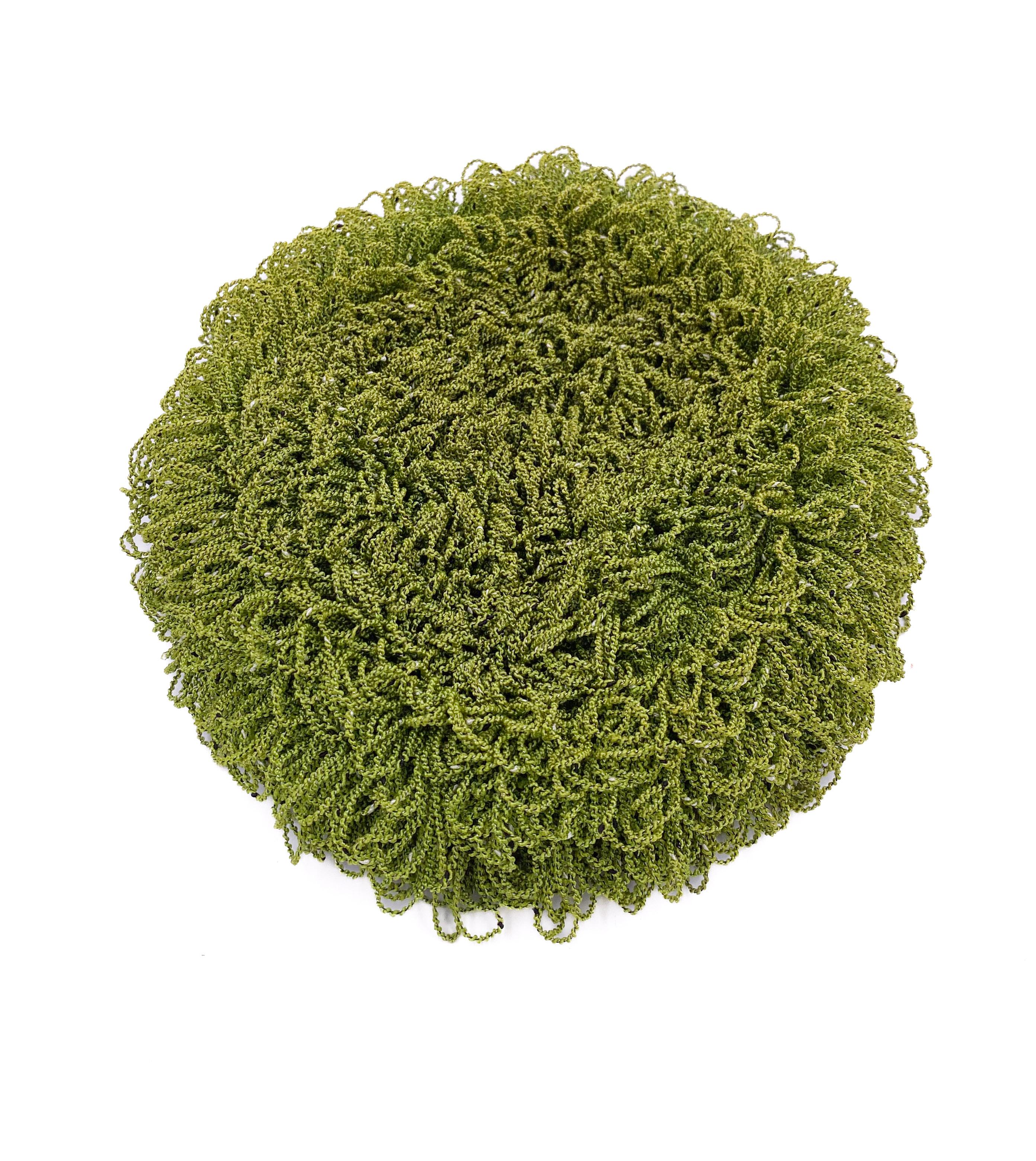 Il cappello Greene & Greene Greene è un must per gli amanti della moda funky. Realizzato in materiale verde, evoca l'immagine di un'erba rigogliosa o di un tappeto. Distinguiti dalla massa e aggiungi un tocco unico al tuo guardaroba con questo