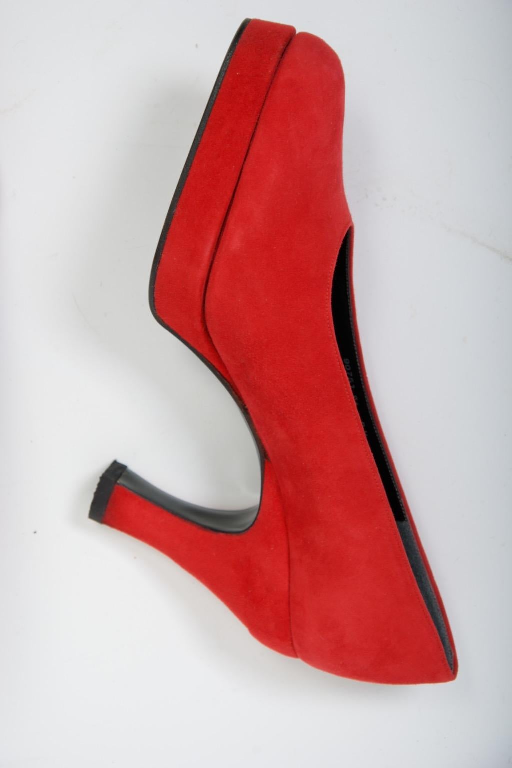 Escarpins à plateforme en daim rouge Karl Lagerfeld en vente 4