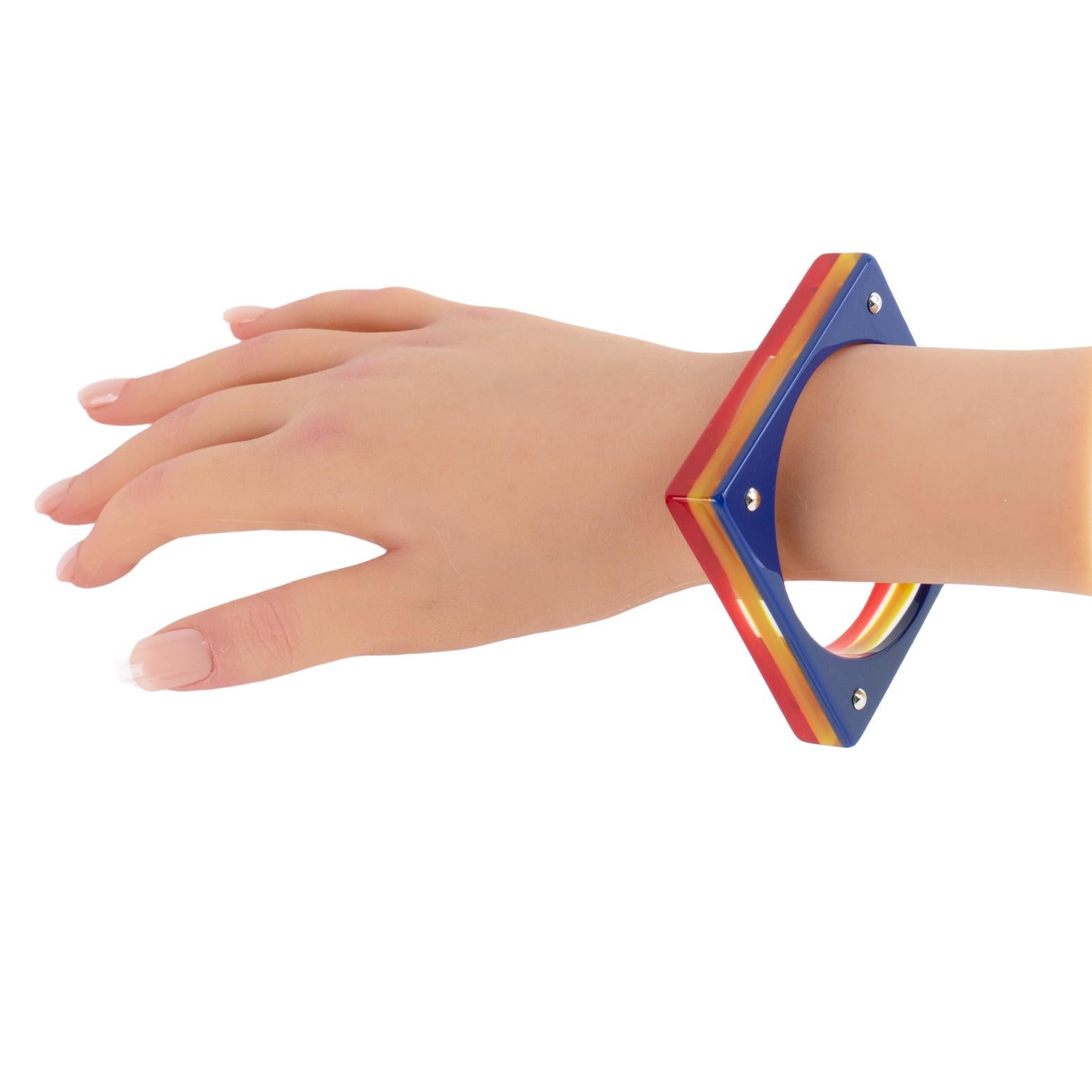 Karl Lagerfeld Bracelet carré en résine rouge, jaune et bleue en vente 6