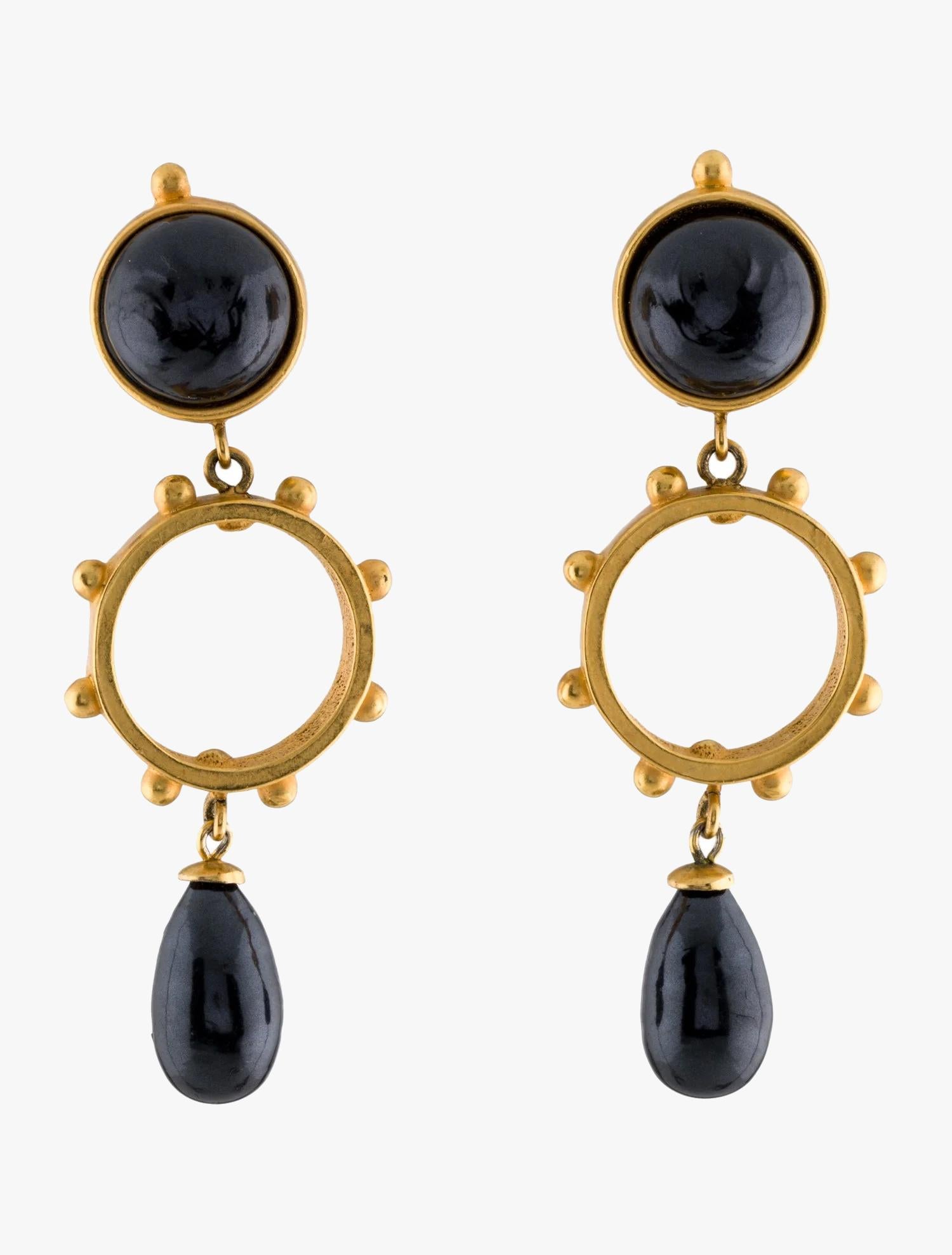 Karl Lagerfeld resin & hammered long drop clip-on earrings
Gold-Tone Metal & Enamel

Length – 3.25″ / 8,2 cm

Marks with designer signature

Condition – very good

........Additional information ........

- Photo might be slightly different from
