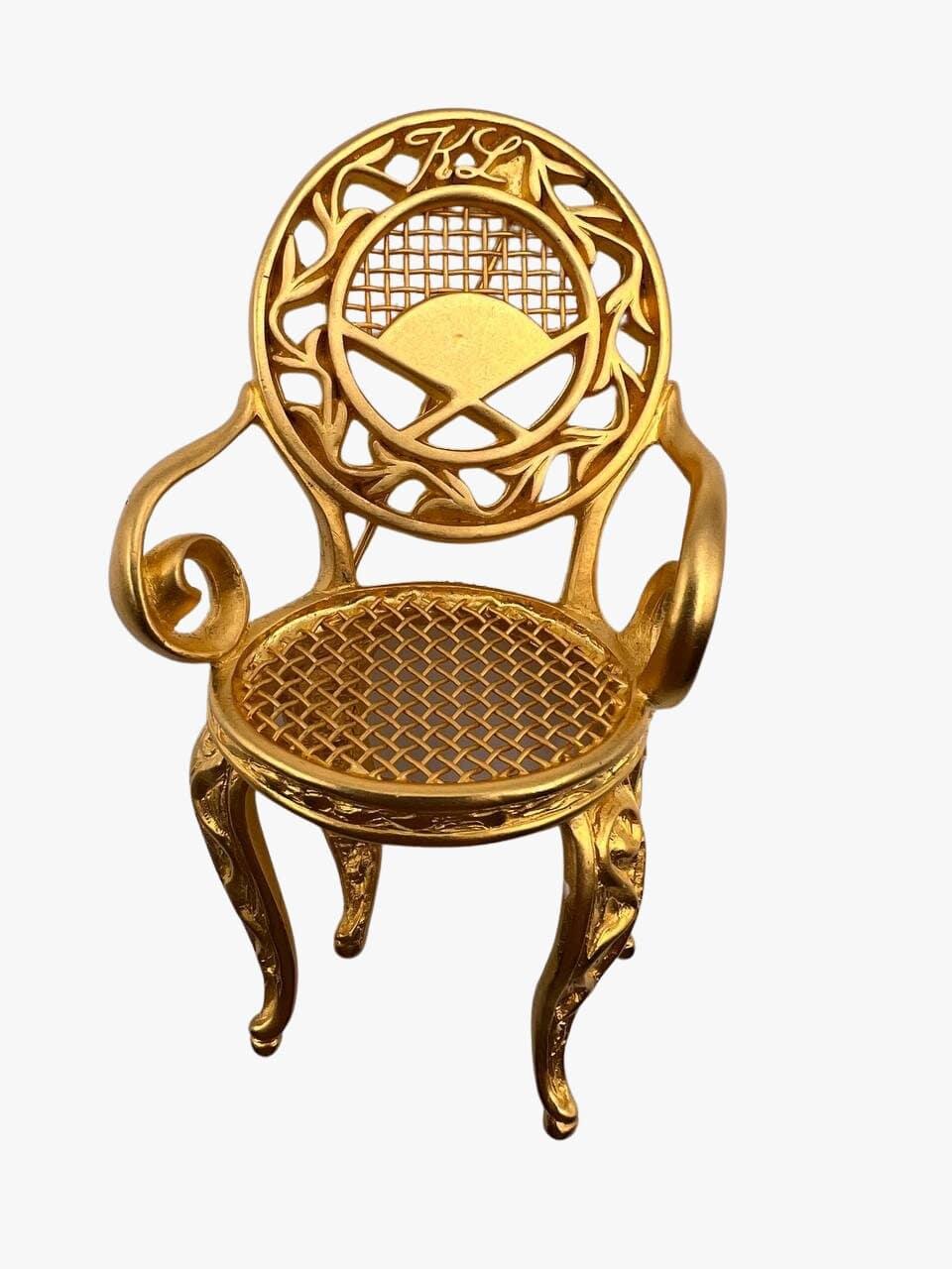 Karl Lagerfeld Broche chaise rococo Louis XV en or 24 carats, années 1980 Unisexe en vente