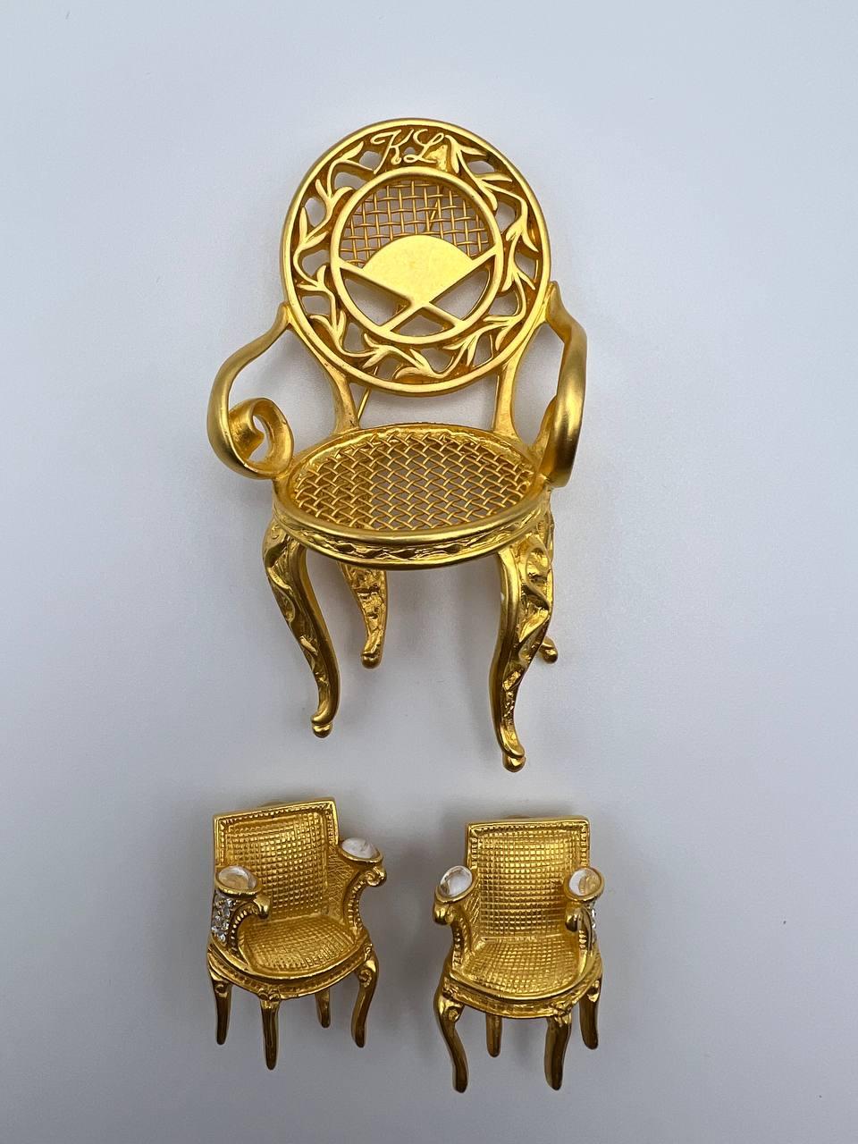 Karl Lagerfeld Broche chaise rococo Louis XV en or 24 carats, années 1980 en vente 1