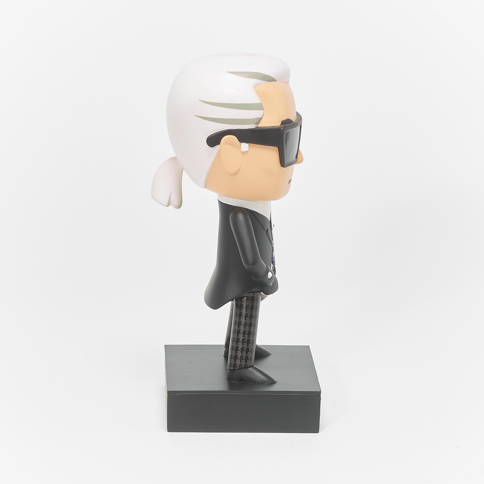 Tokidoki X Karl lagerferl UK serie - Figurative Sculpture Gris de Karl Lagerfeld