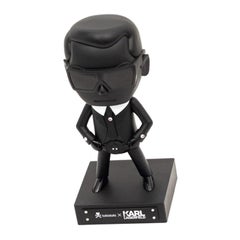 Figure noire mate et mate TOKI DOKI de Karl Lagerfeld