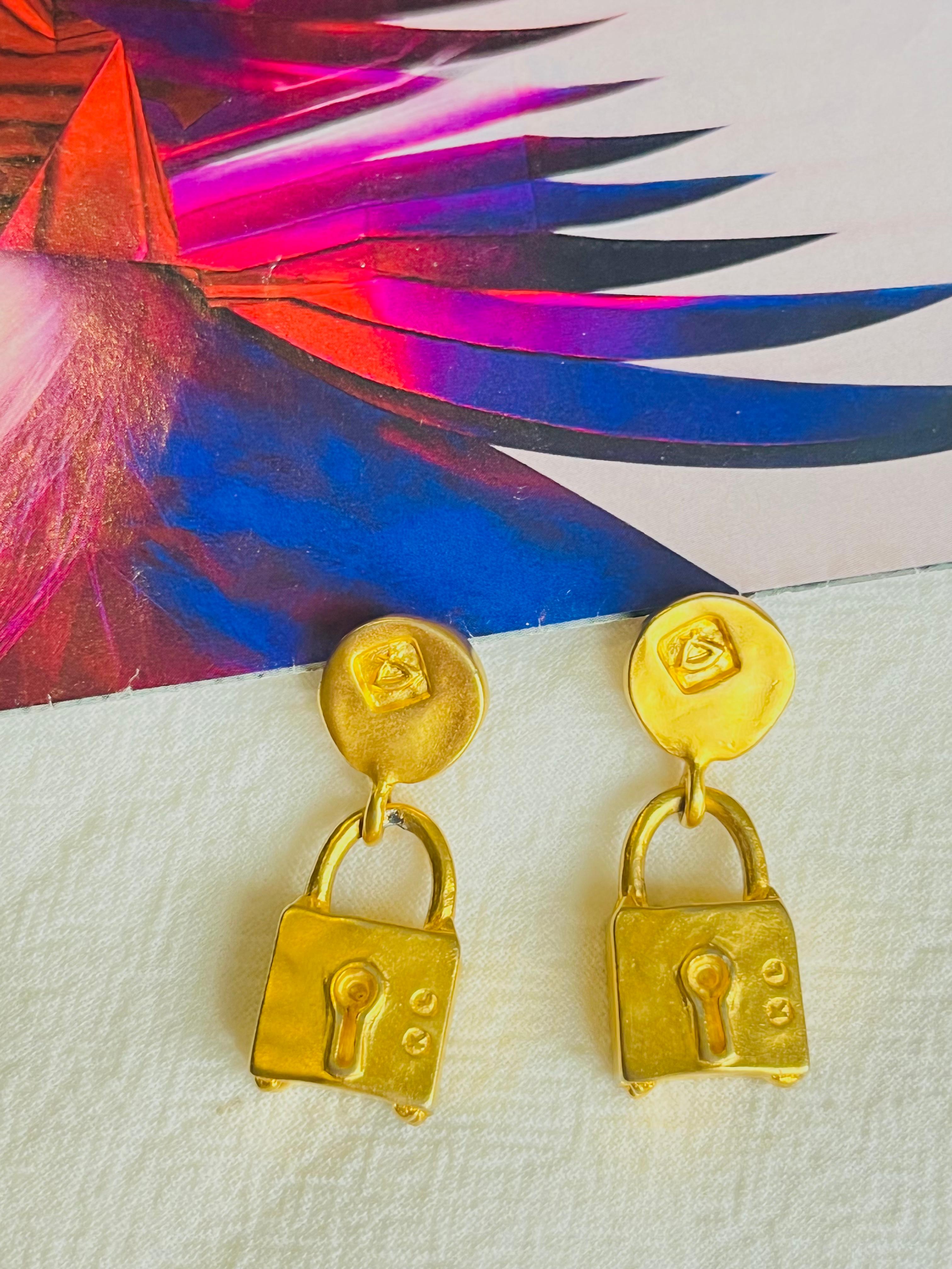 Karl Lagerfeld Vintage Classic Padlock Circle Logo Modernist Pierced Earrings In Good Condition For Sale In Wokingham, England