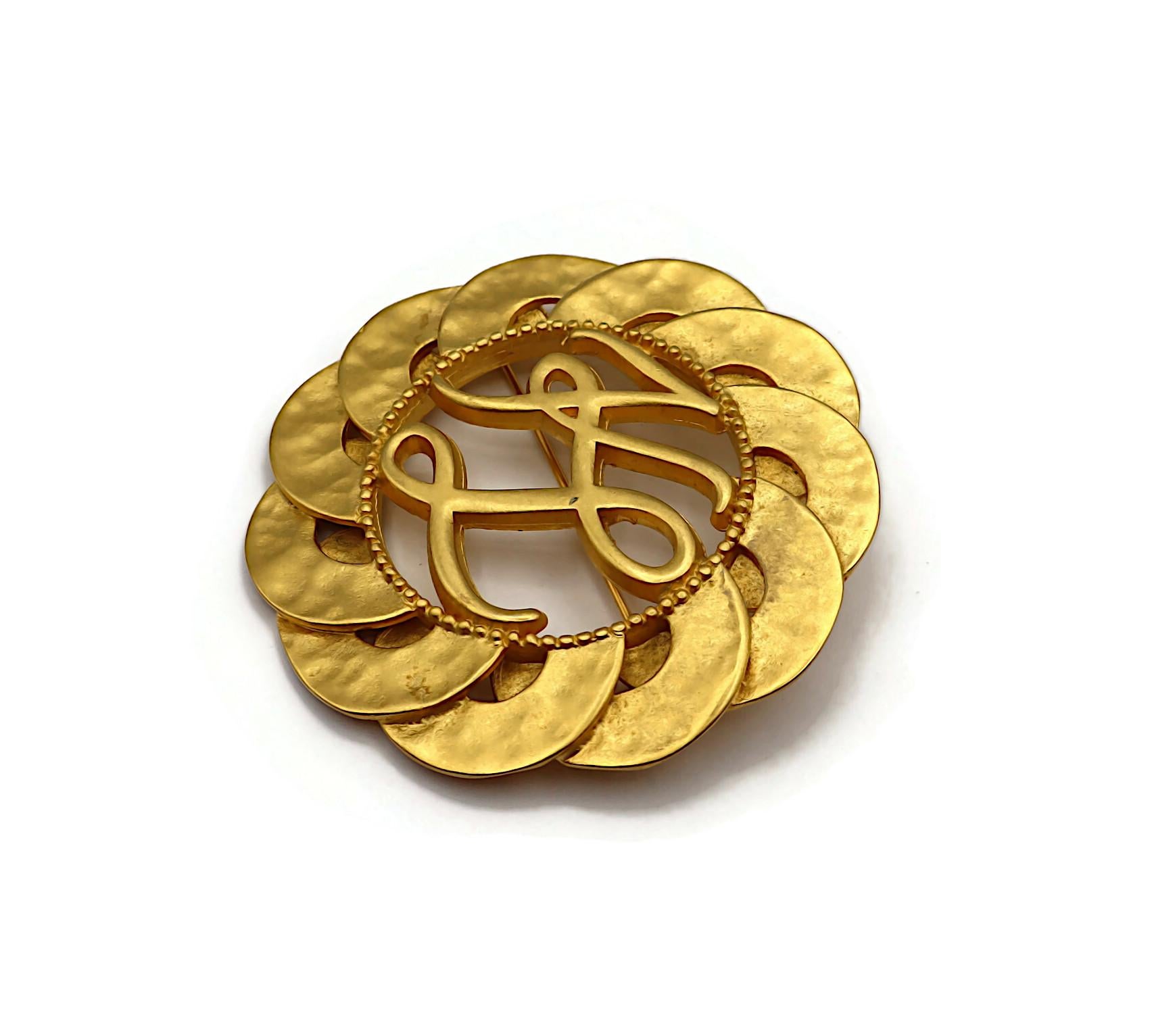 KARL LAGERFELD (Attributed To) Vintage Gold Tone KL Logo Initials Brooch For Sale 1