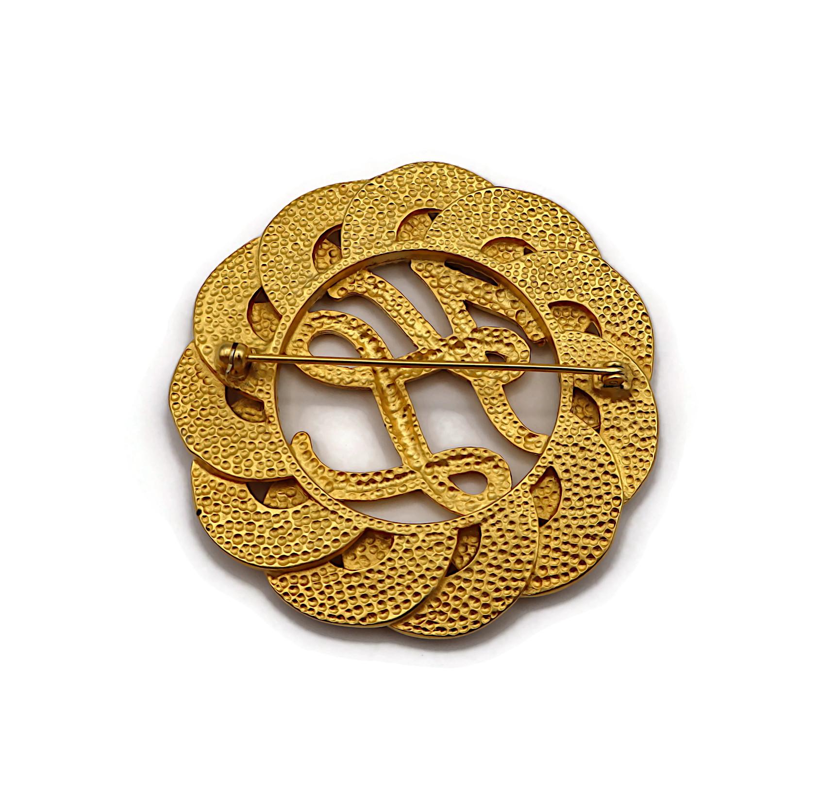 KARL LAGERFELD (Attributed To) Vintage Gold Tone KL Logo Initials Brooch For Sale 2