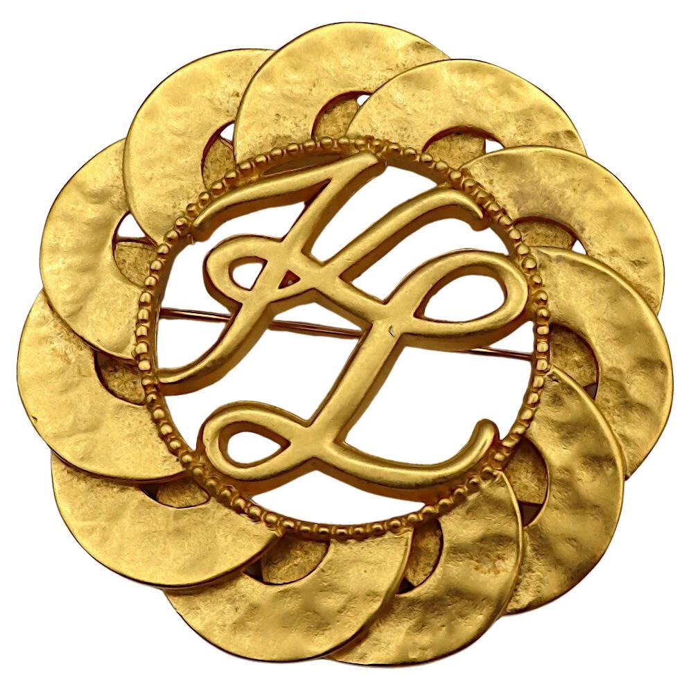 Logo brooch shop