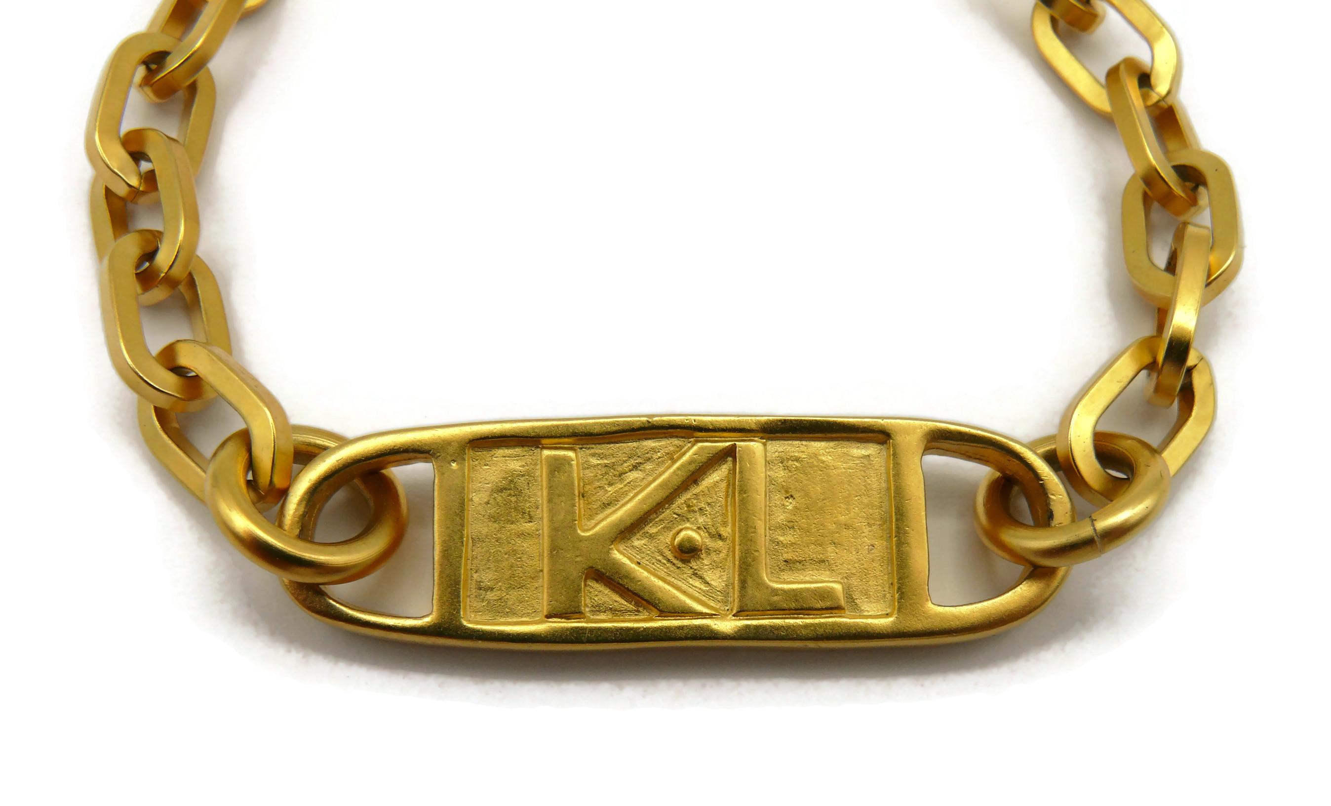 KARL LAGERFELD Vintage Gold Tone Logo ID Plate Chain Bracelet In Excellent Condition For Sale In Nice, FR