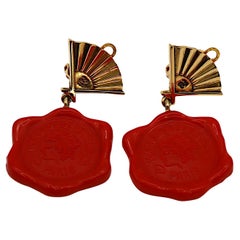 KARL LAGERFELD Pendientes colgantes de abanico con sello de cera de perfil icónico vintage