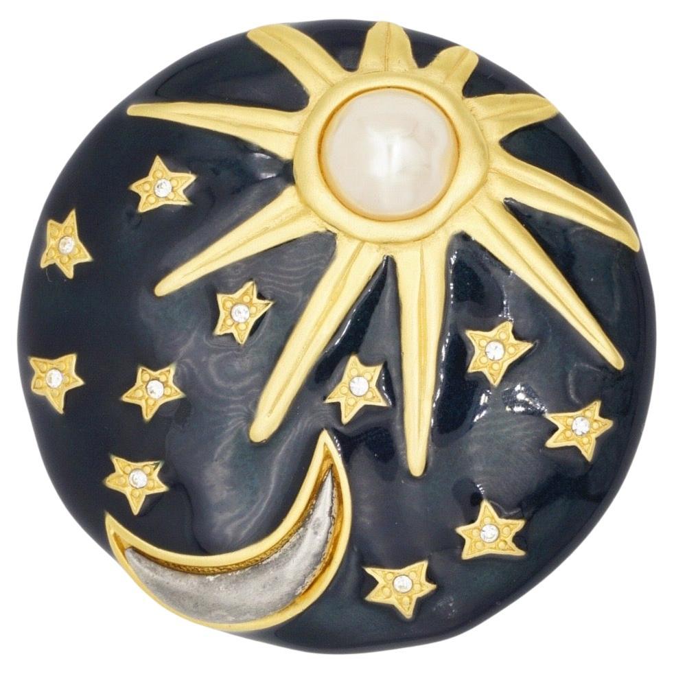 Karl Lagerfeld Vintage 1980s Large Navy Blue Enamel Circle Round Sun Moon Stars White Pearl Crystals Romantic Brooch, Gold Tone

Very excellent condition. 100% Genuine. Rare to find.

A unique piece. This is gold plated stylised brooch. Safety-catch