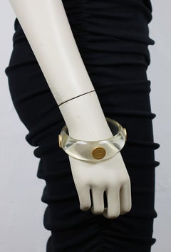 KARL LAGERFELD Pulsera vintage de resina amarillo claro con logo monedas