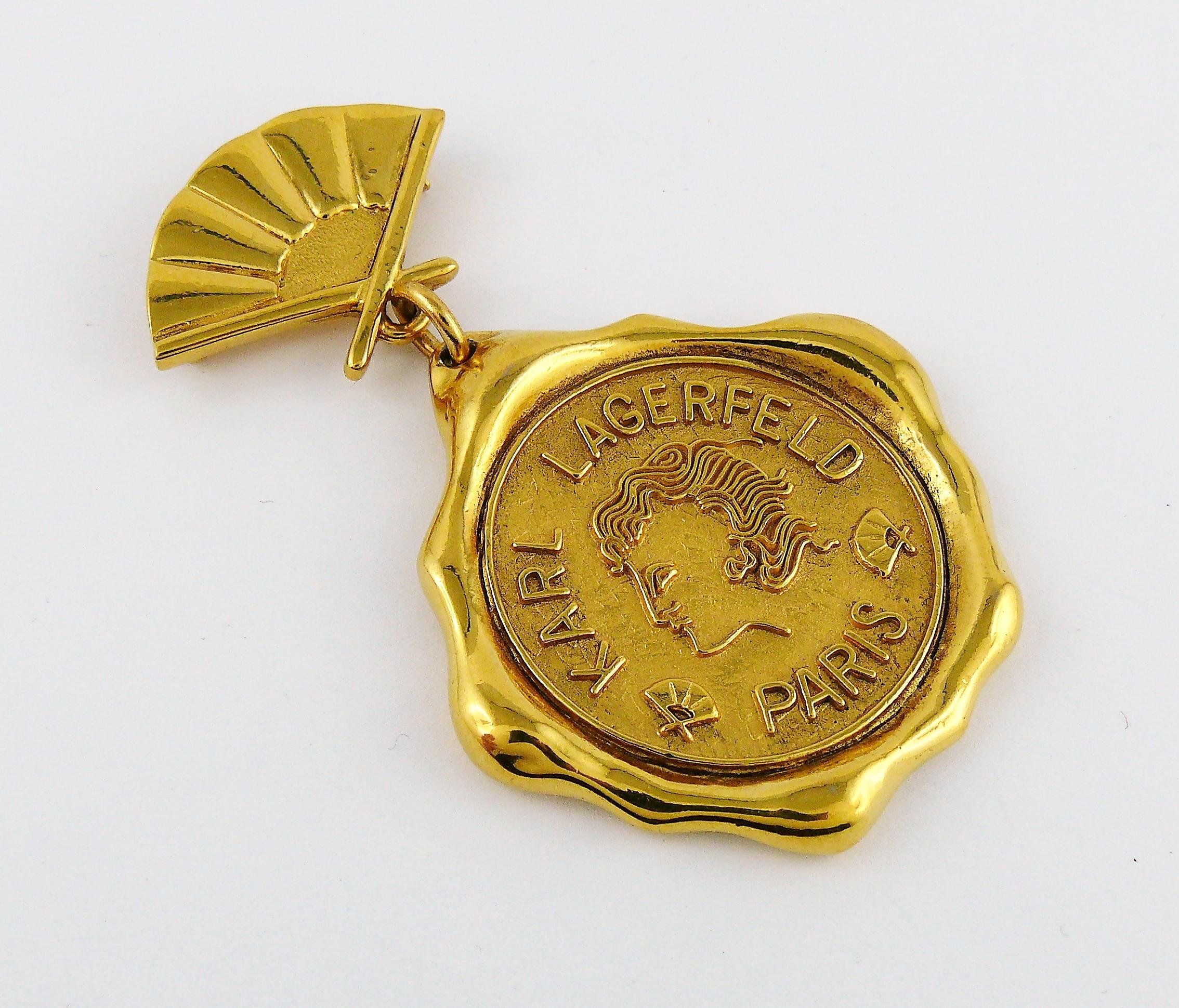 Karl Lagerfeld Vintage Massive Gold Toned Wax Seal and Fan Brooch In Excellent Condition For Sale In Nice, FR