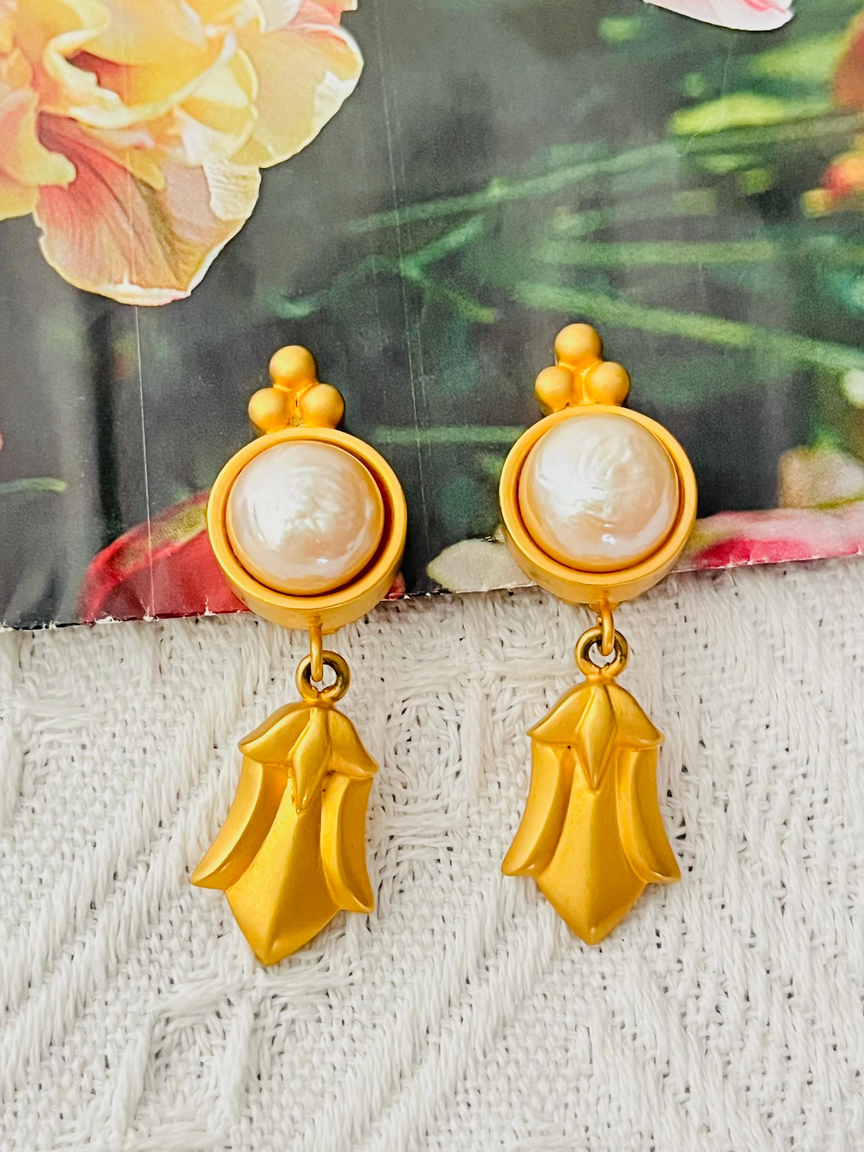 Art Deco Karl Lagerfeld Vintage Matte Bow Circle White Pearl Leaf Drop Gold Clip Earrings For Sale