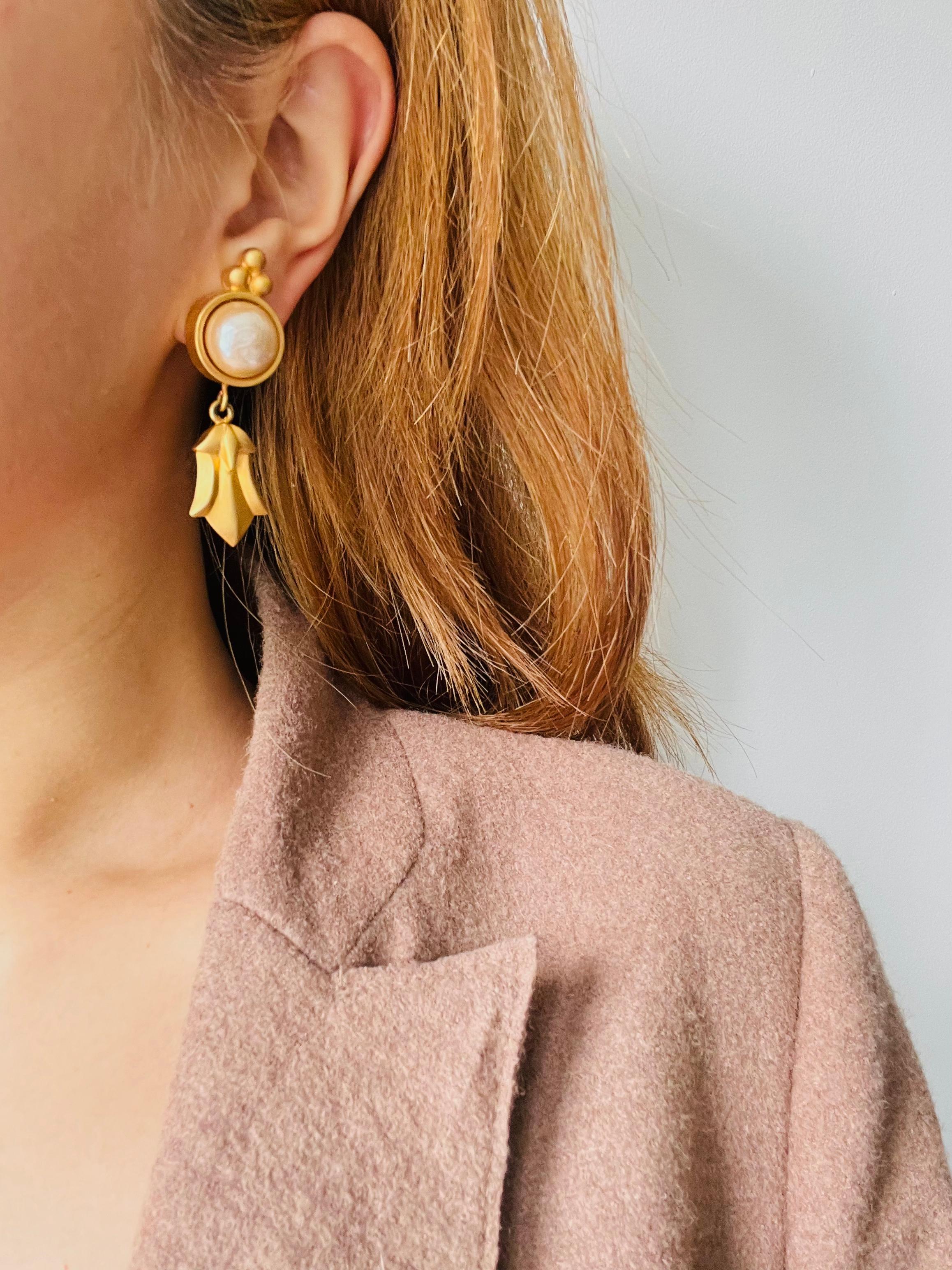 Karl Lagerfeld Vintage Matte Bow Circle White Pearl Leaf Drop Gold Clip Earrings For Sale 2