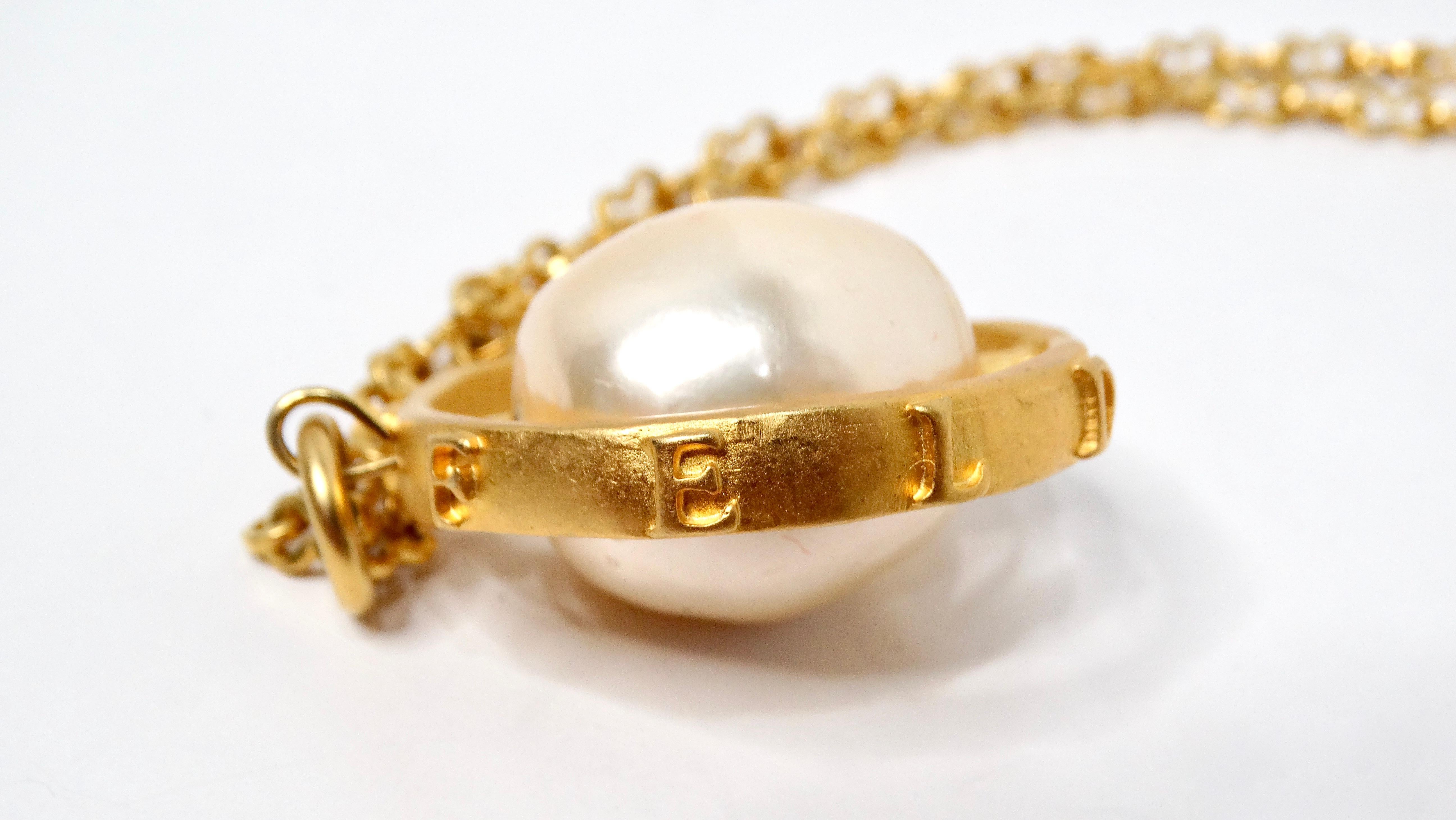 Collana con ciondolo di perle in costume rotante Karl Lagerfeld Vintage in vendita 1