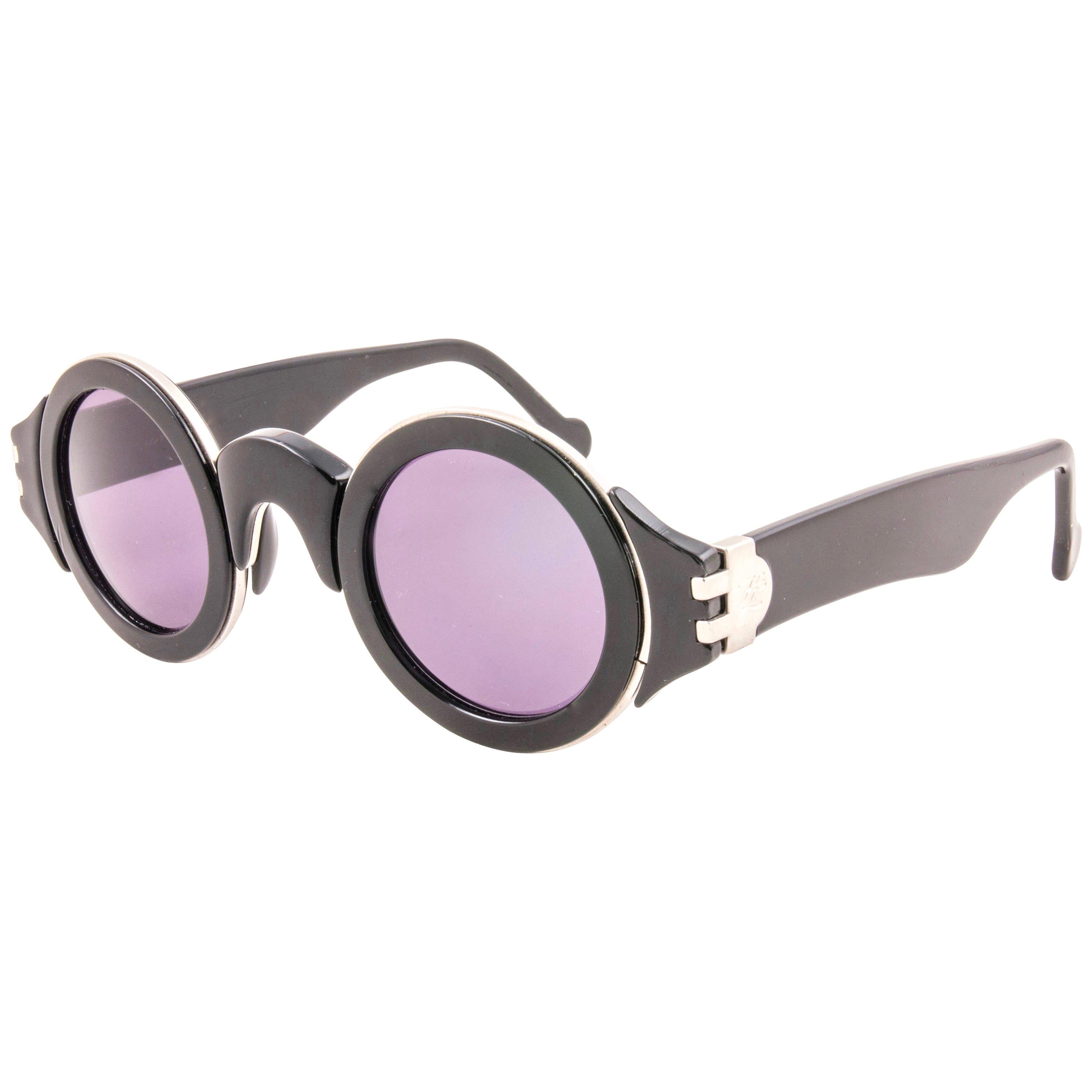 Striking pair of vintage Karl Lagerfeld 117 Round black & silver inserts sunglasses sporting a spotless pair of grey lenses.   

This pair of vintage Karl Lagerfeld is a rare sought after piece not to miss out!

Please note that this item may show