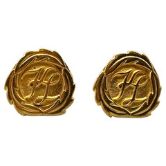 Pendientes de botón con logotipo dorado Karl Lagerfelf