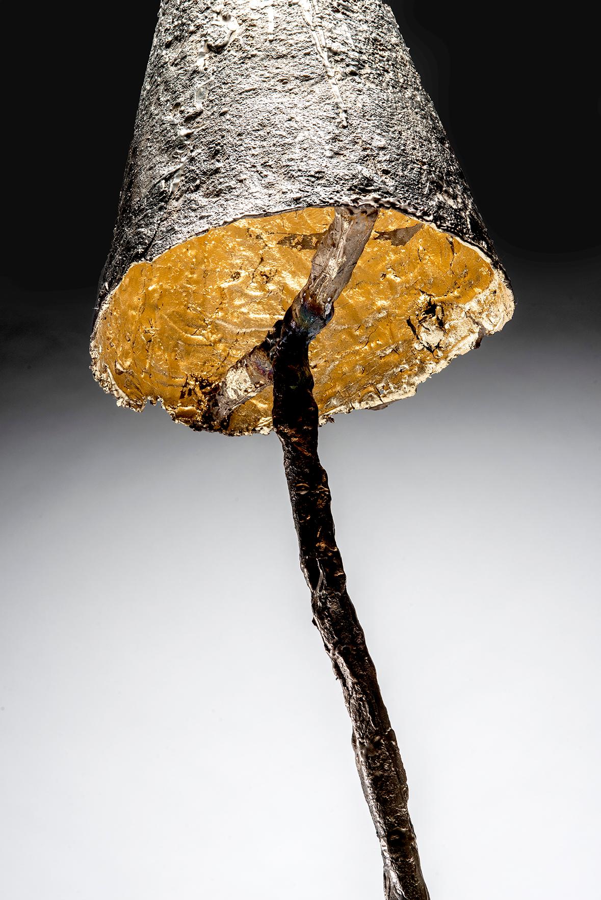 Lampe Karl en bronze et polissage à feuilles d'or de Gregory Nangle Neuf - En vente à Philadelphia, PA
