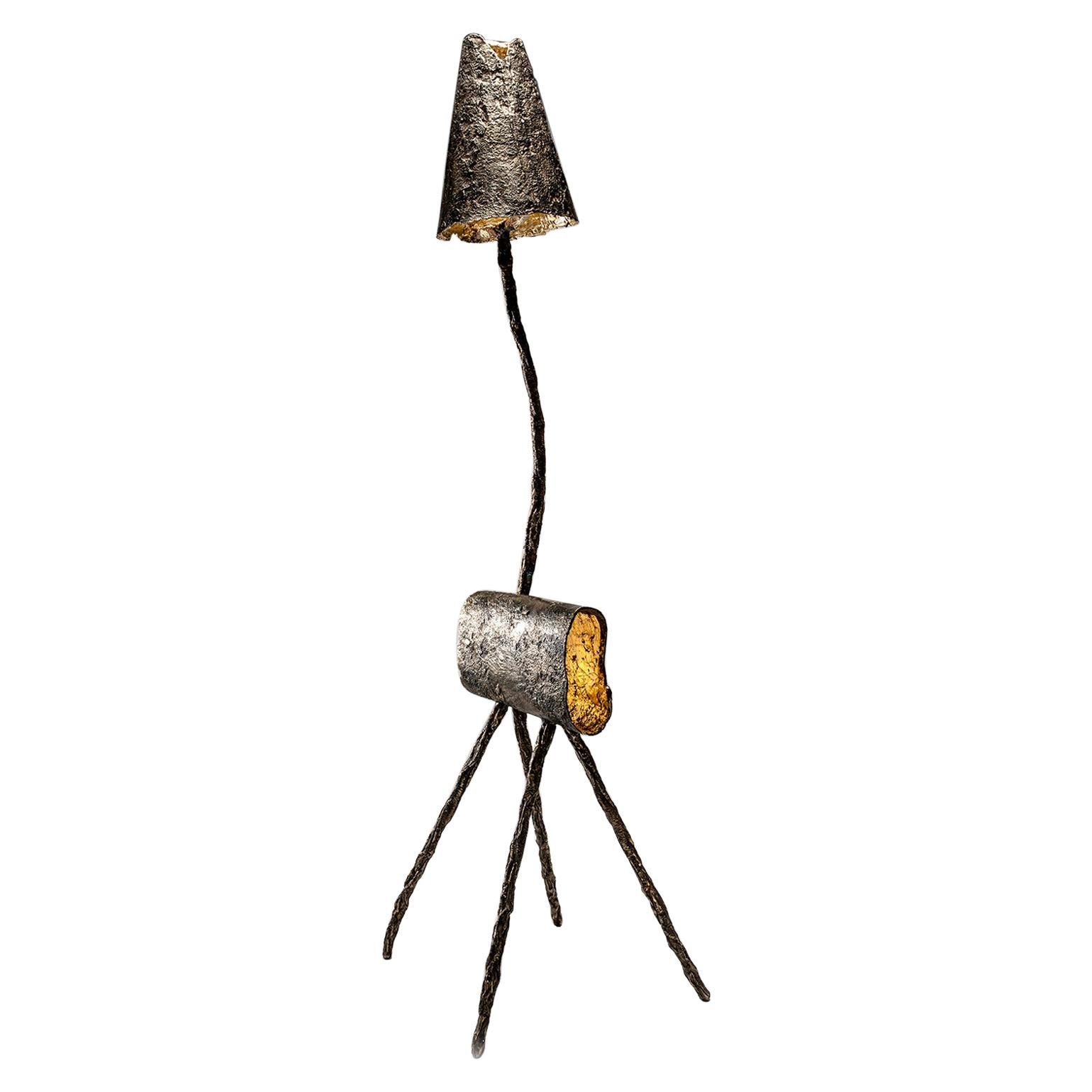 Lampe Karl en bronze et polissage à feuilles d'or de Gregory Nangle en vente
