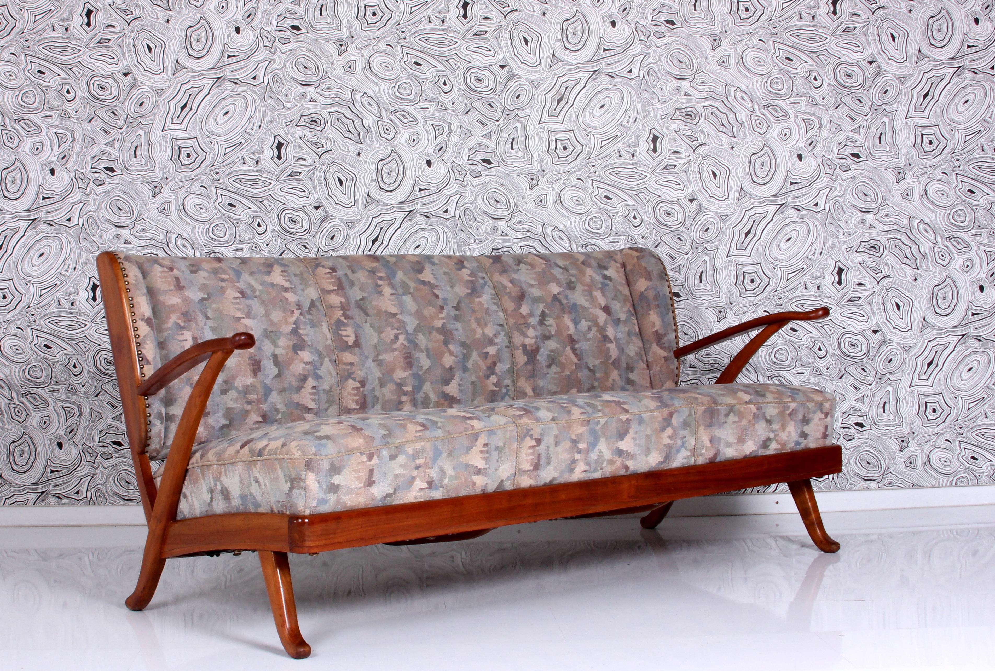 Karl Nothhelfer, sehr seltenes Set aus 2 Ohrensesseln und Sofa aus massivem Kirschbaumholz, 1950er Jahre  im Angebot 2