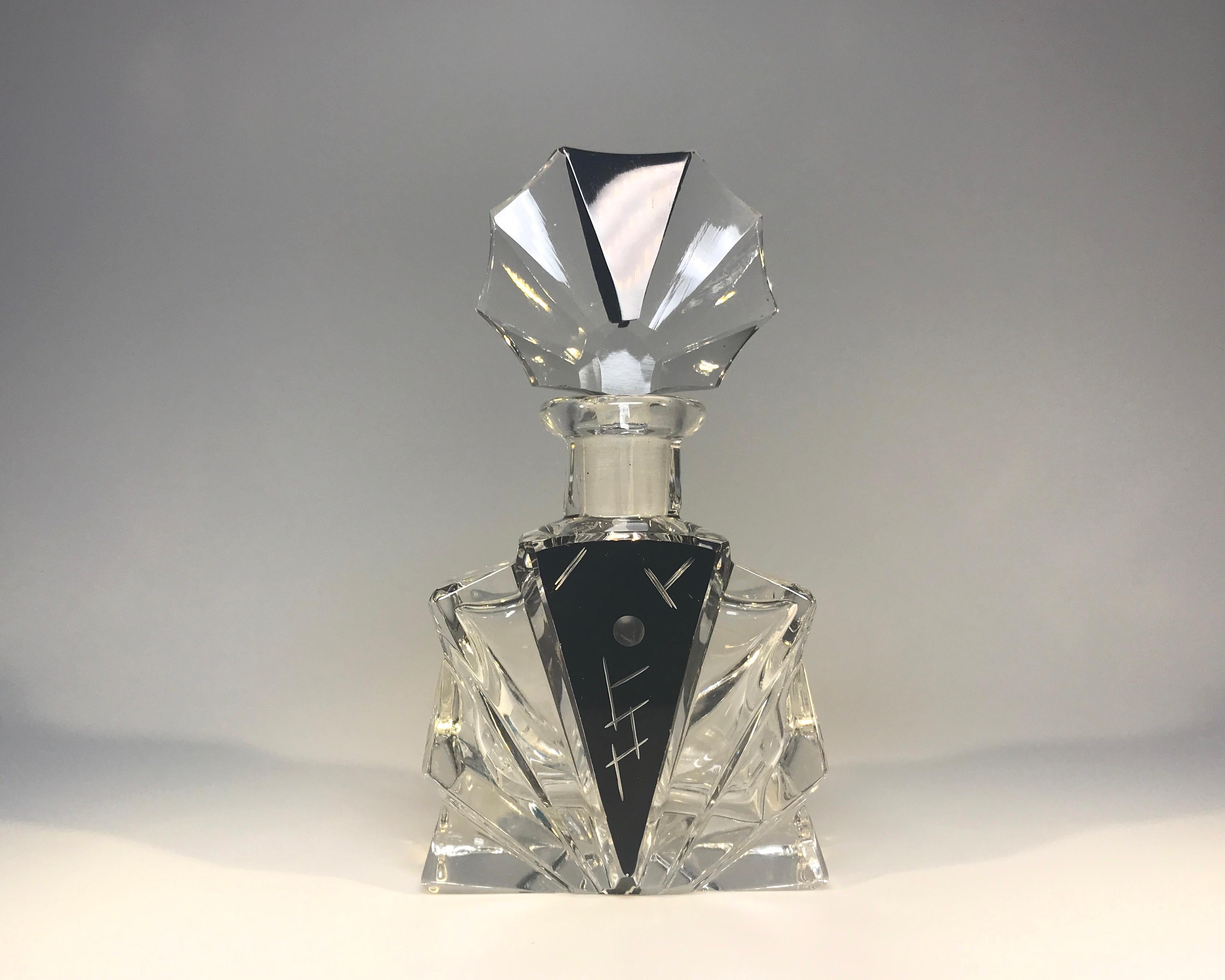 Superb Karl Palda Art Deco hand blown crystal perfume bottle from the 1930s
Decoratively shaped with geometric lines on black enamel.
Vintage bohemian, Czech crystal,
circa 1930s
Measures: Height 5 inch, width 2.75 inch, depth 1.25 inch
In very