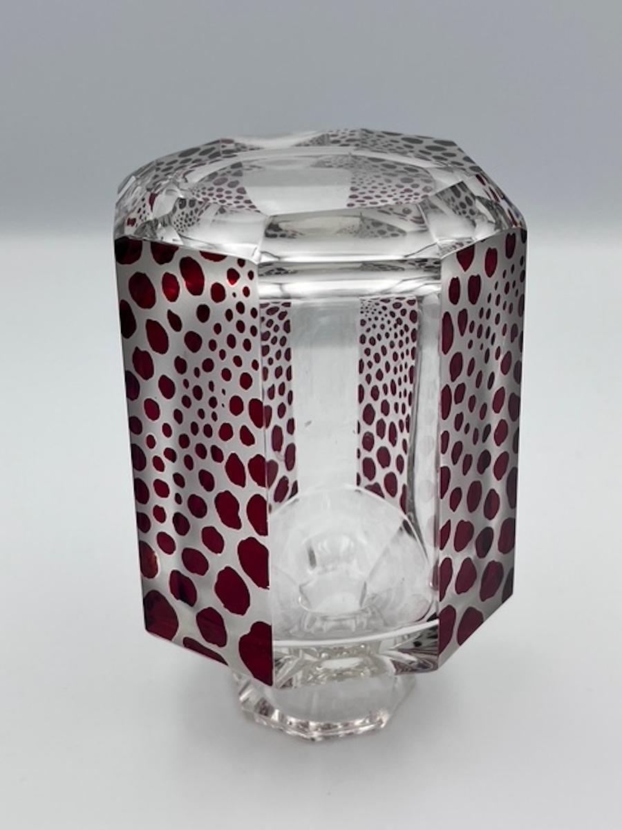 Karl Palda Bottiglia di Colonia Art Deco / Decanter con disegno di ghepardo rosso rubino in vendita 4