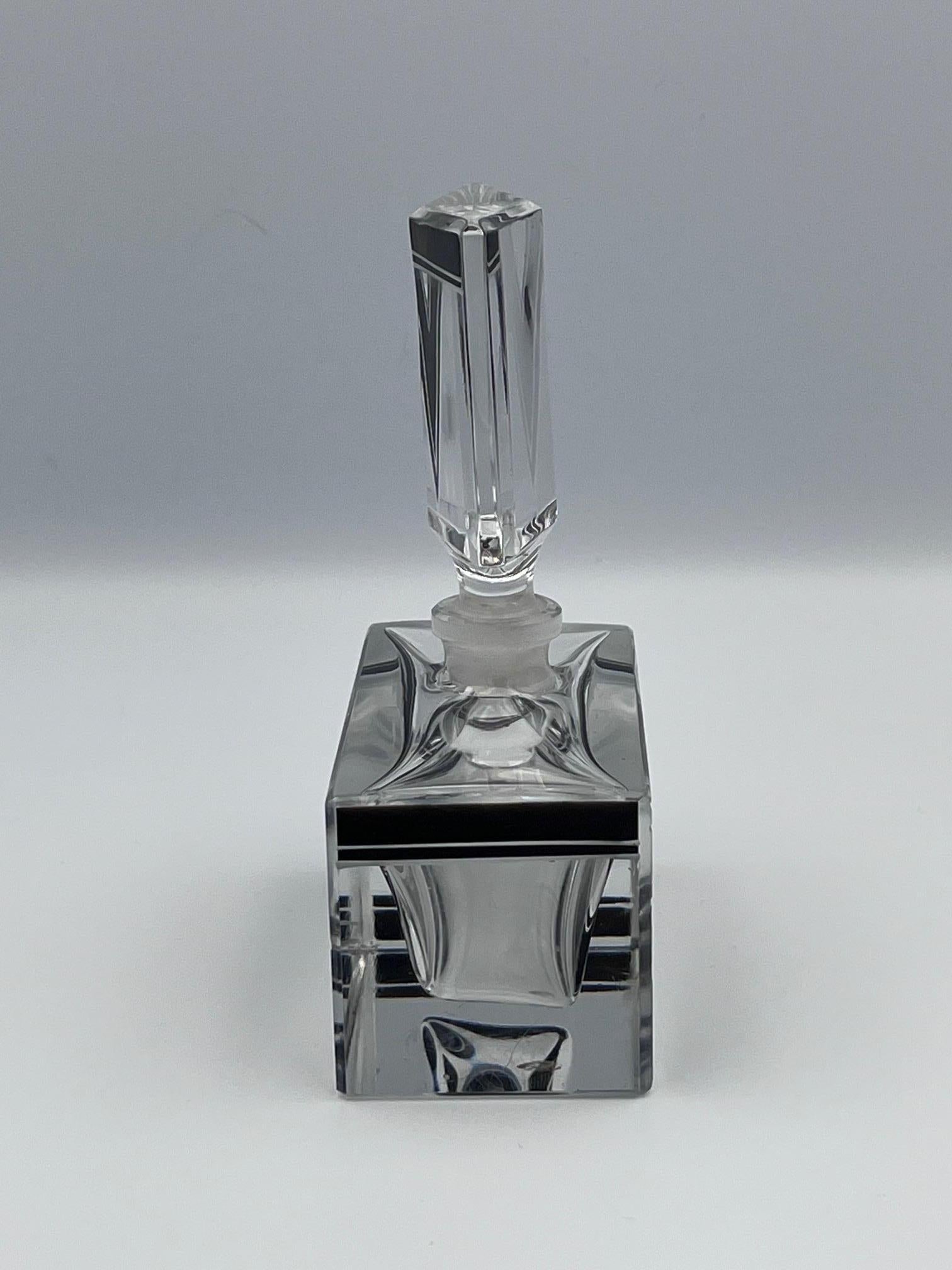 Bottiglia di profumo in vetro inciso e smalto di Karl Palda In condizioni buone in vendita a Red Lion, PA