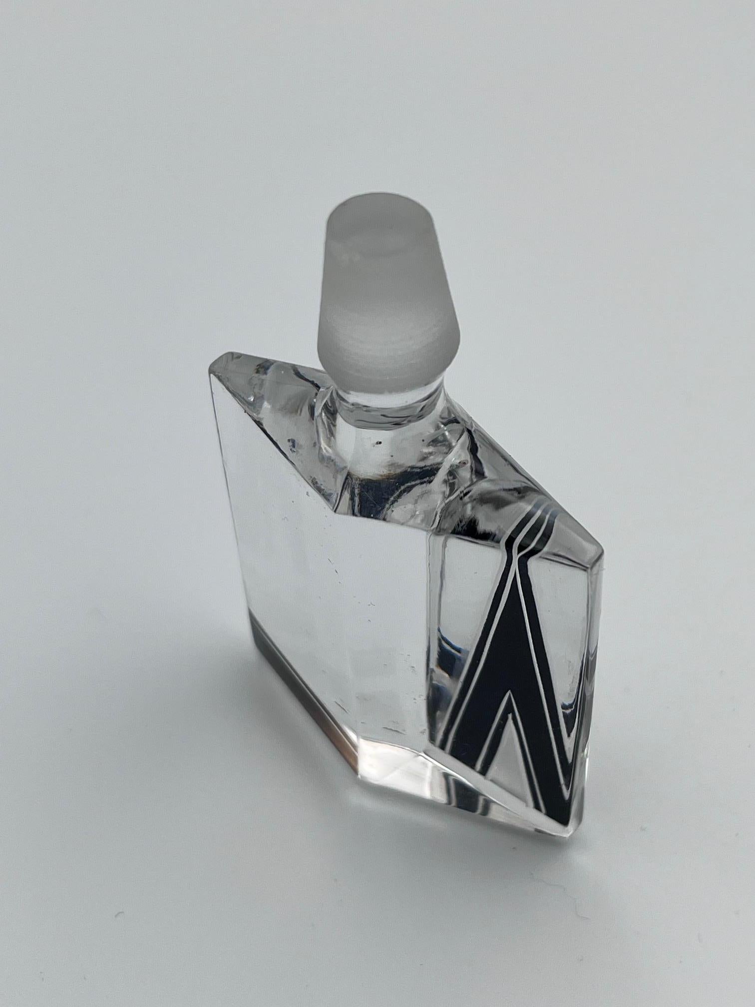 Bottiglia di profumo in vetro inciso e smalto di Karl Palda in vendita 1