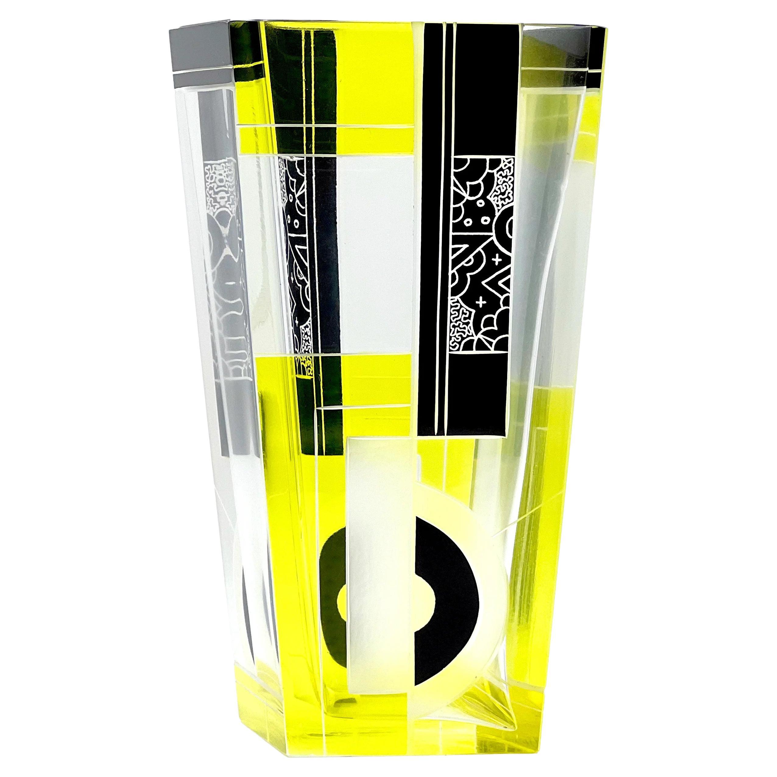 Vaso a blocco Art Deco da 8,5" della vetreria Karl Palda (Cecoslovacchia)  Giallo, Nero
