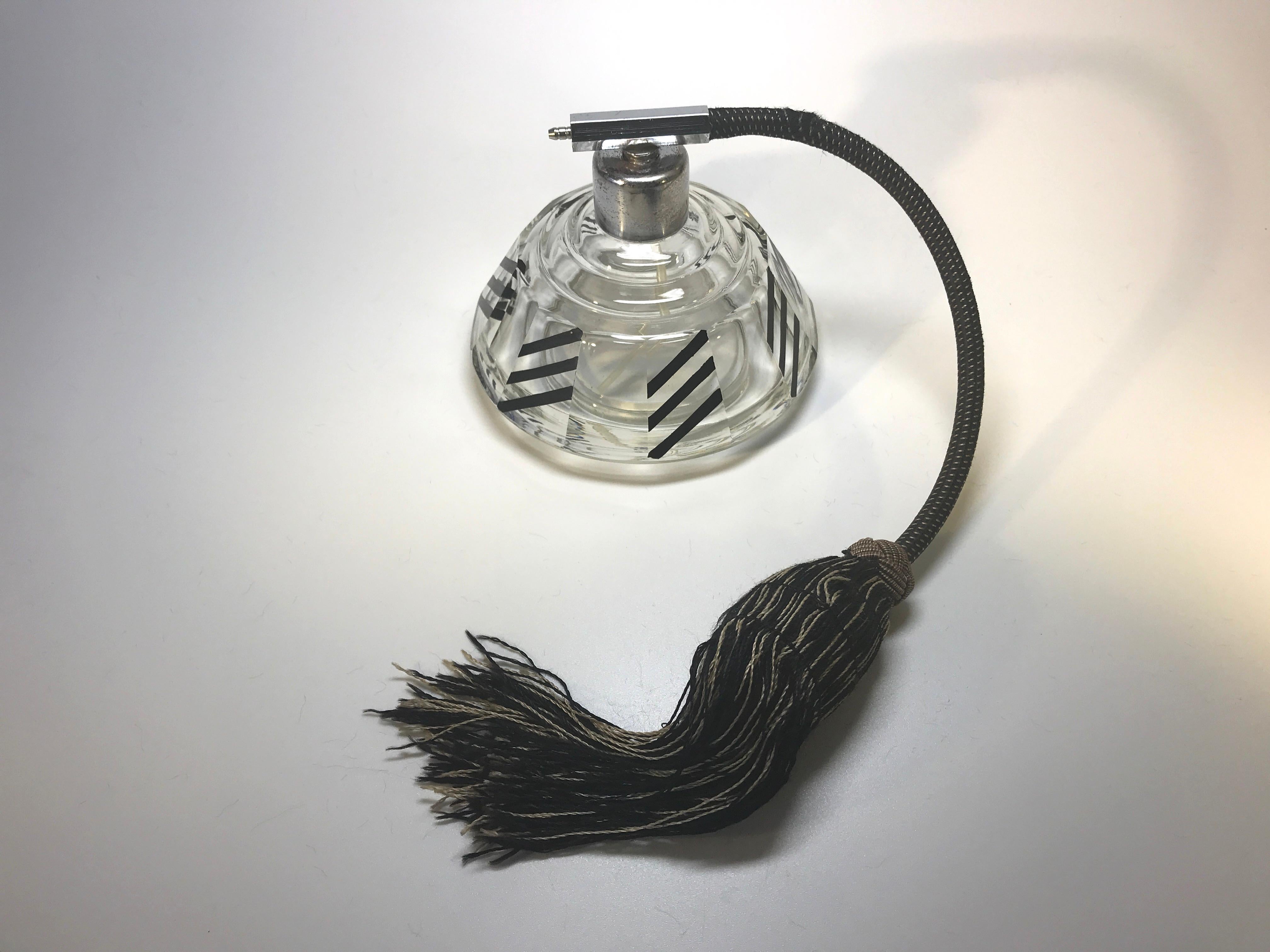 Tchèque Karl Palda Original:: flacon atomiseur Art Déco en émail noir tchèque pour parfum en vente