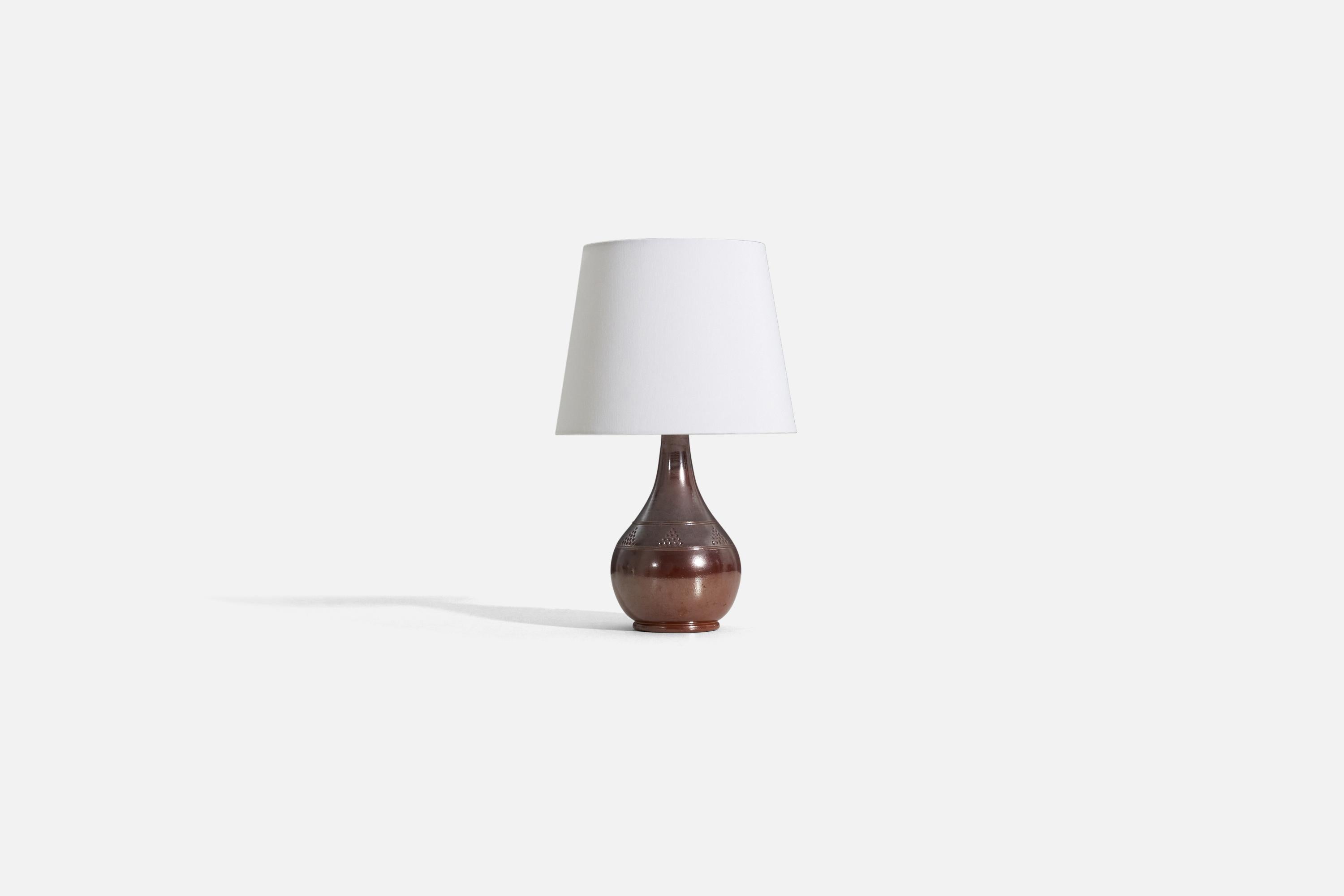 A brown glazed table lamp designed by Karl Persson for Höganäs Keramik, Sweden, c. 1940s.

Sold without lampshade. 

Dimensions of lamp (inches) : 12.25 x 5.25 x 5.25 (H x W x D).
Dimensions shade (inches) : 7.5 x 10 x 8 (T x B x H).
Dimension