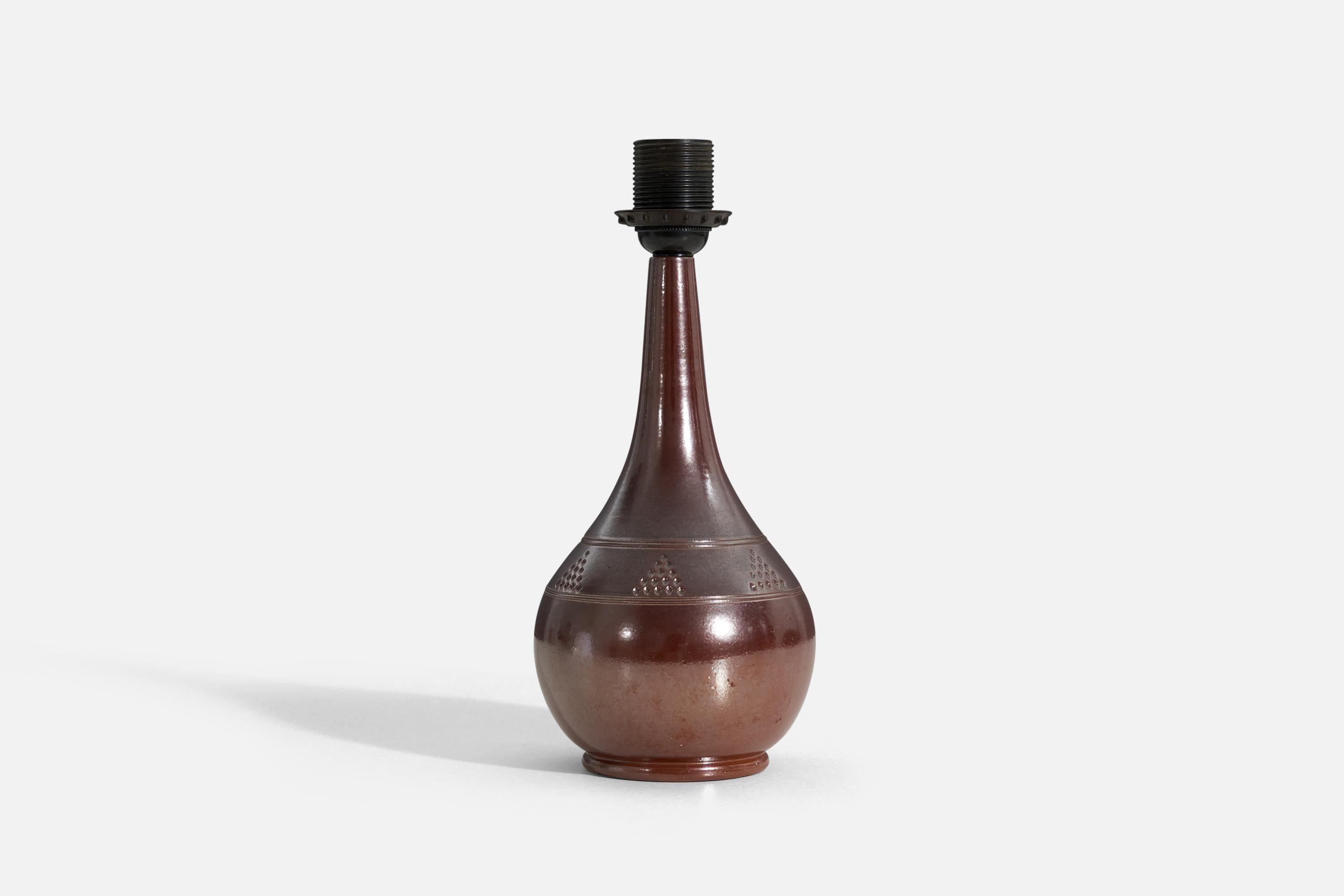 Mid-Century Modern Lampe de bureau Karl Persson, grès émaillé brun, Hgans Keramik, Suède, années 1940 en vente