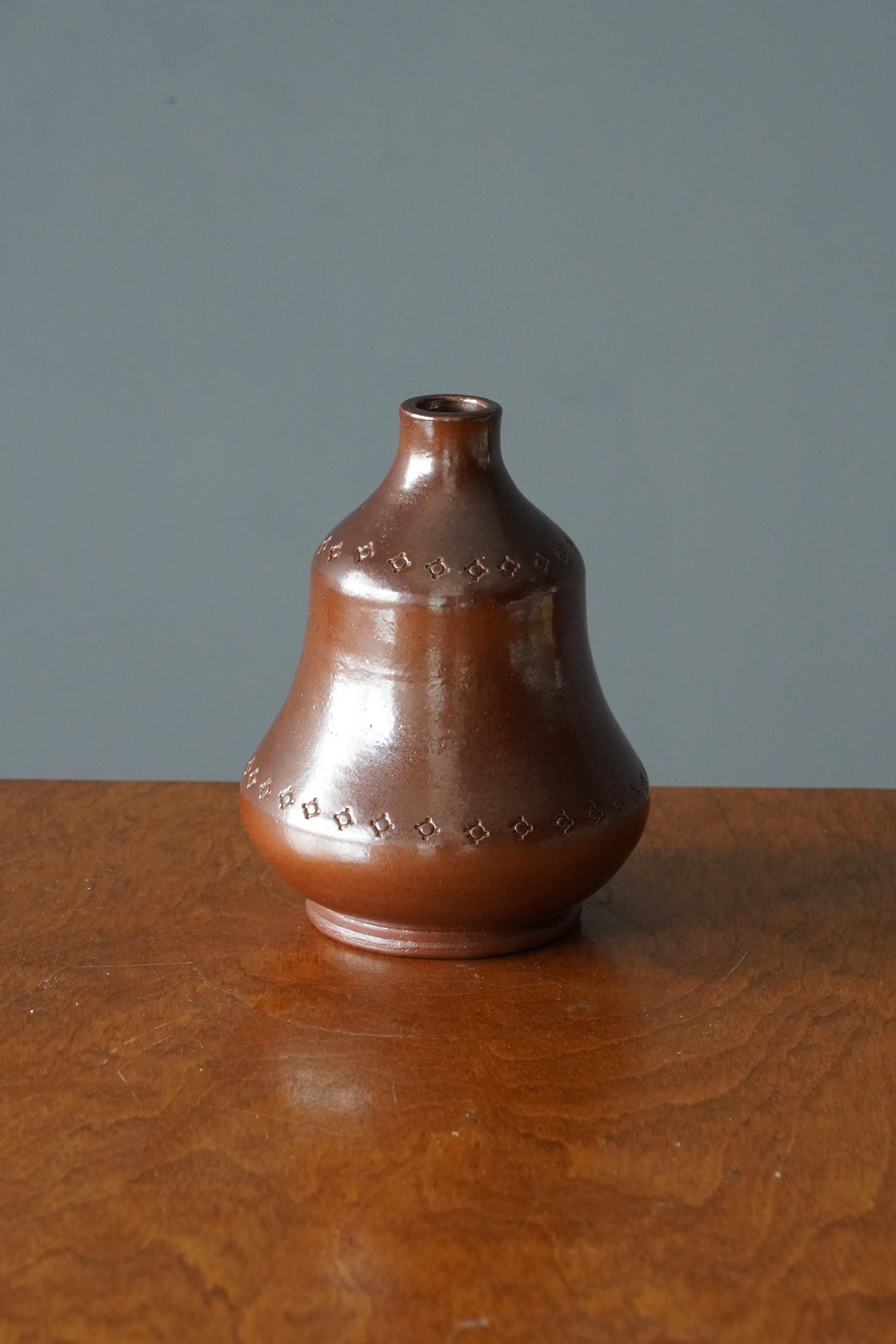 A vase, designed by Karl Persson for Höganäs Keramik. Features a highly artistic glaze, typical of the period and region. Stamped and signed.

In gourd shape, with simple incised decoration.

 