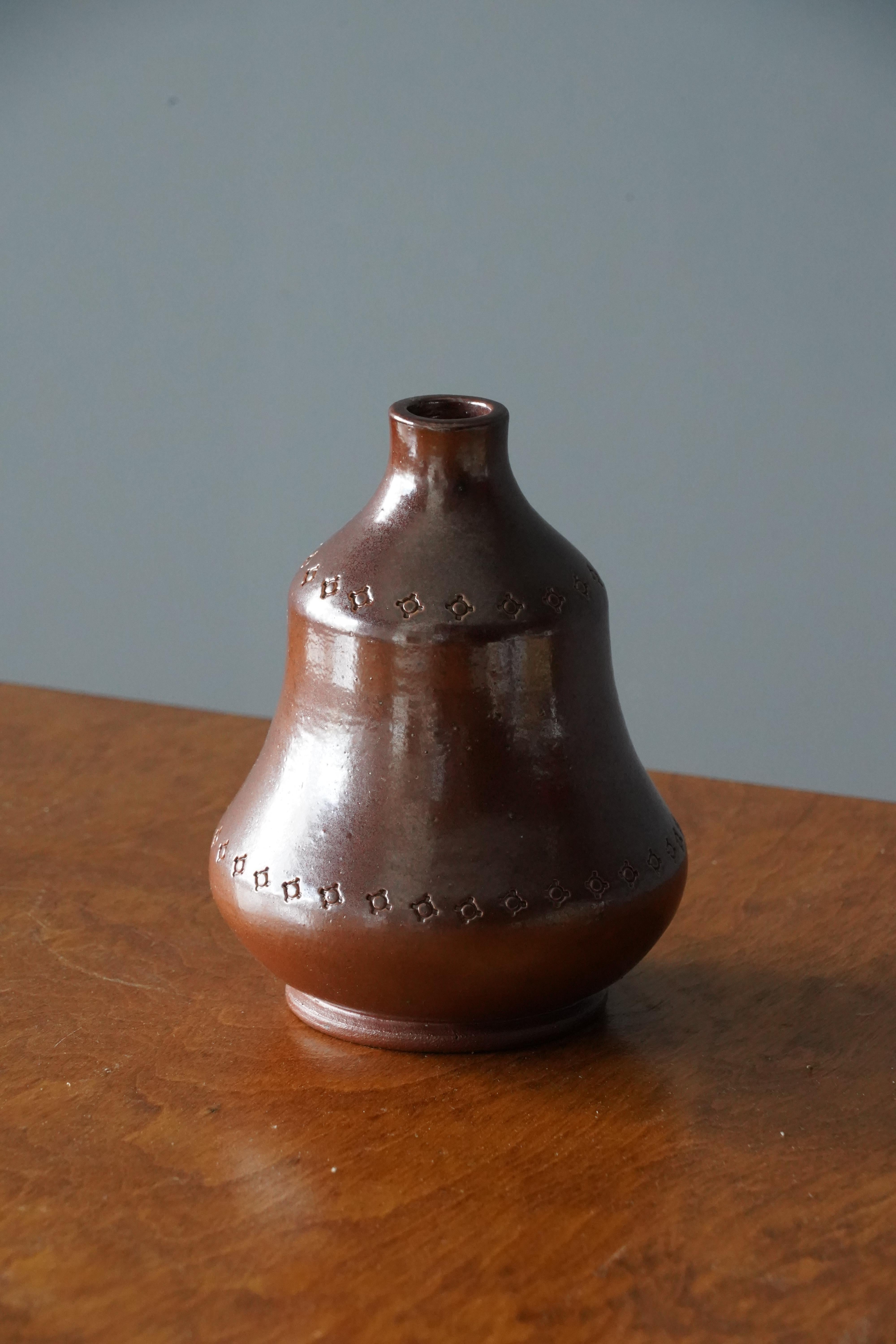 Mid-Century Modern Karl Persson, Vase, Brown Salt Glazed Stoneware, Höganäs Keramik, Sweden, 1940s