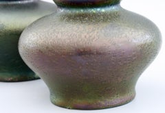 Karl Rudolf Ditmar Pareja de jarrones de cerámica artística iridiscente Art Nouveau