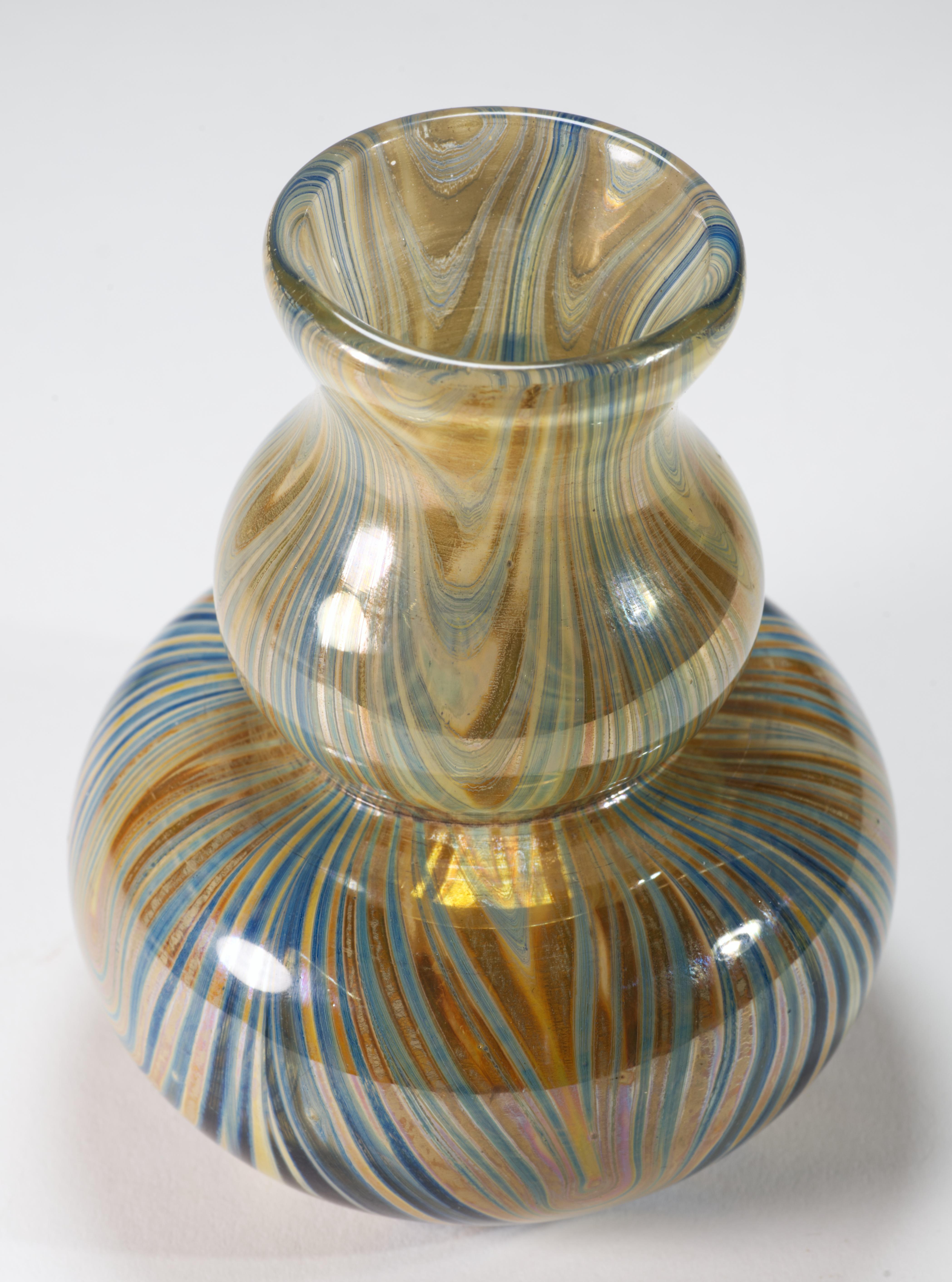 Vaso Karl Schantz Feathered Bud, Studio Art Glass americano-canadese in vendita 3