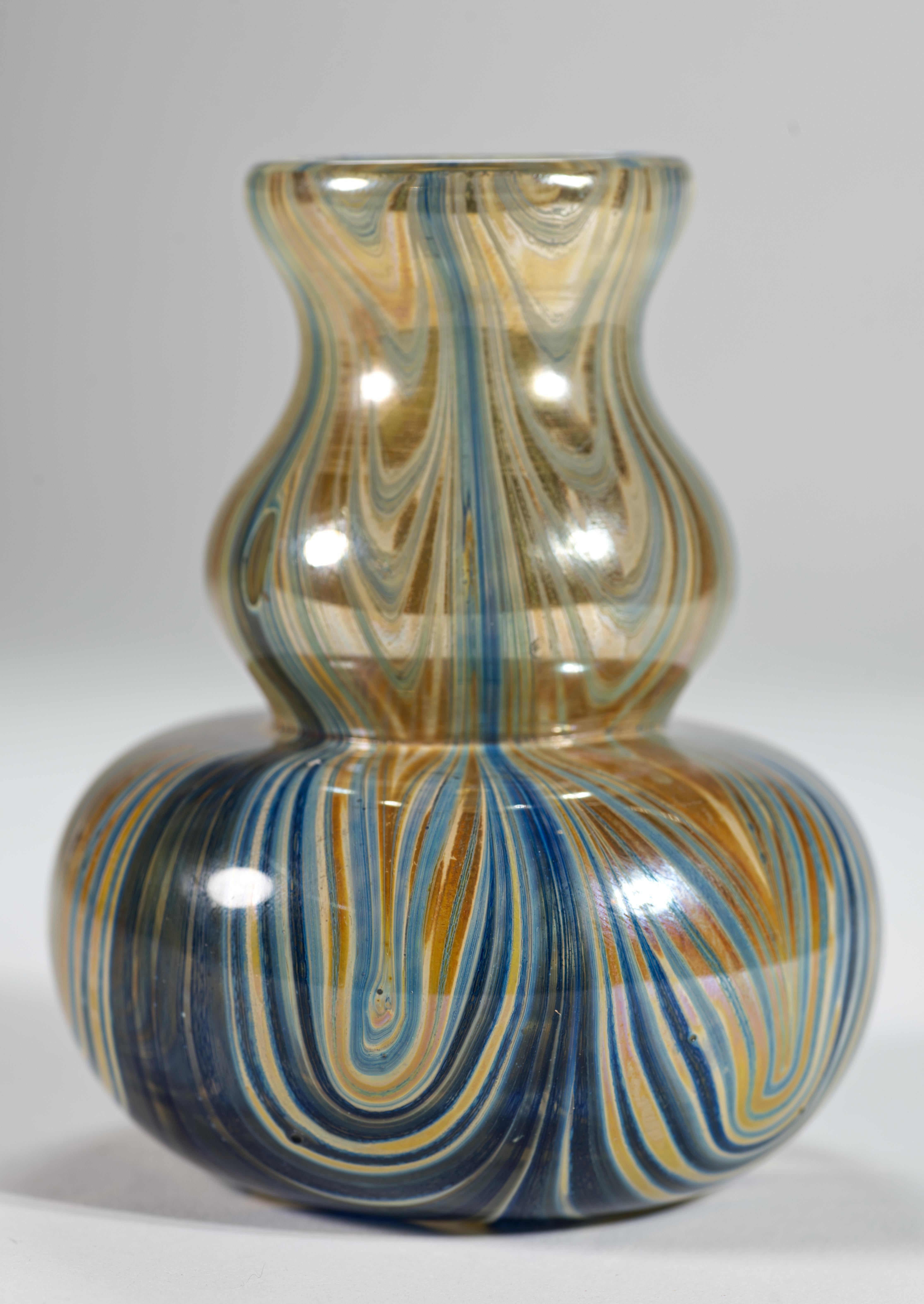 Vaso Karl Schantz Feathered Bud, Studio Art Glass americano-canadese in vendita 4