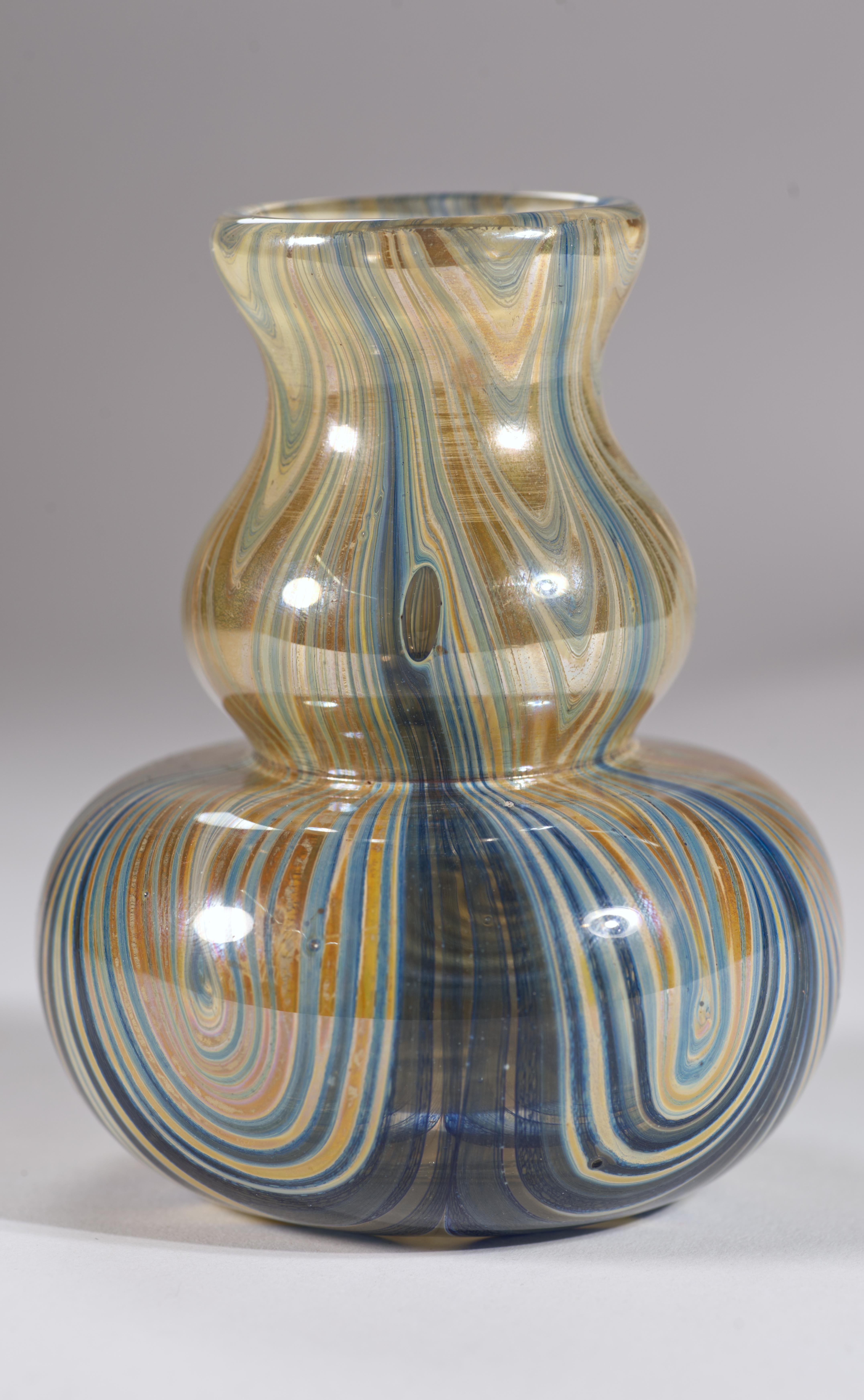 Americano Vaso Karl Schantz Feathered Bud, Studio Art Glass americano-canadese in vendita