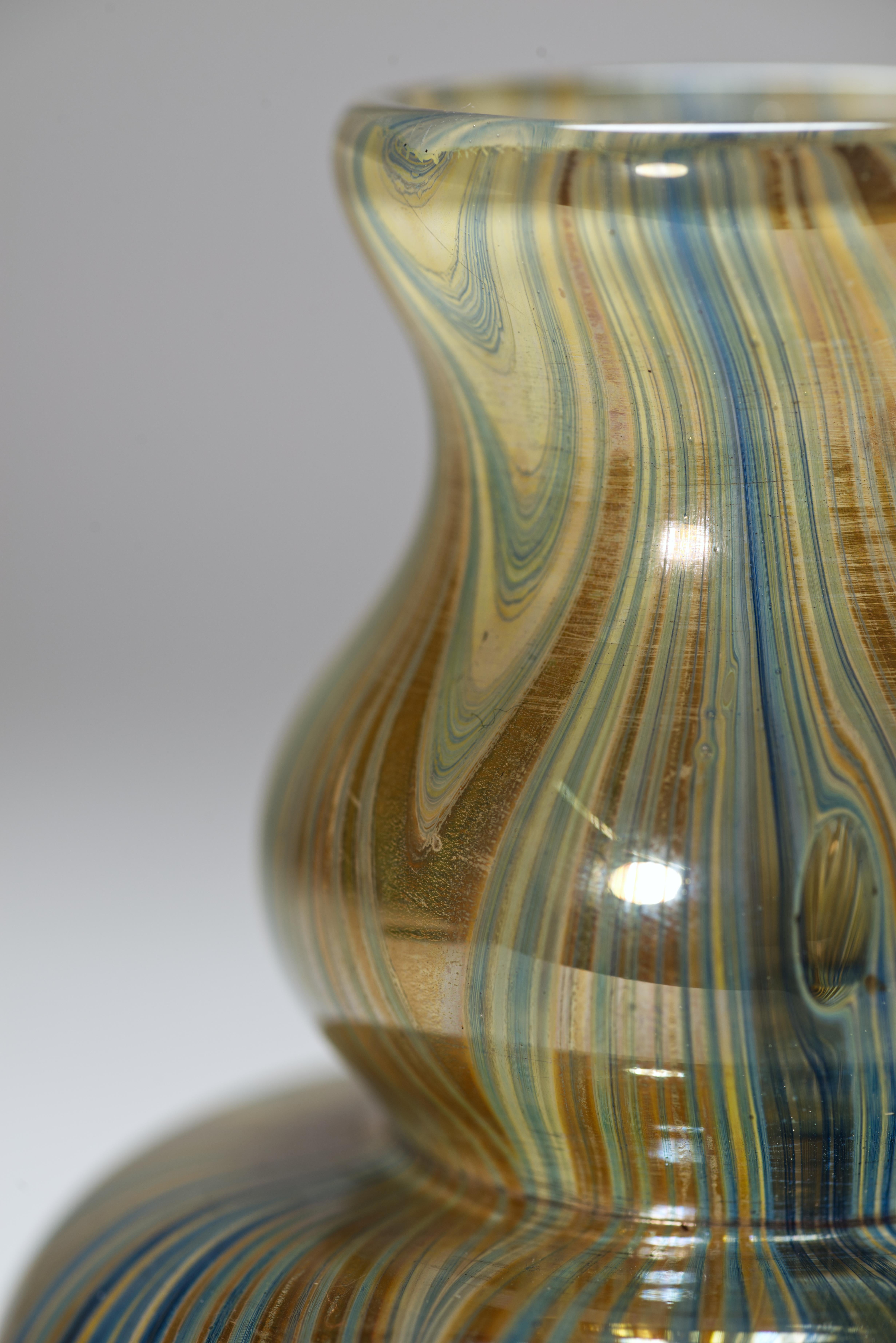 Fine XX secolo Vaso Karl Schantz Feathered Bud, Studio Art Glass americano-canadese in vendita