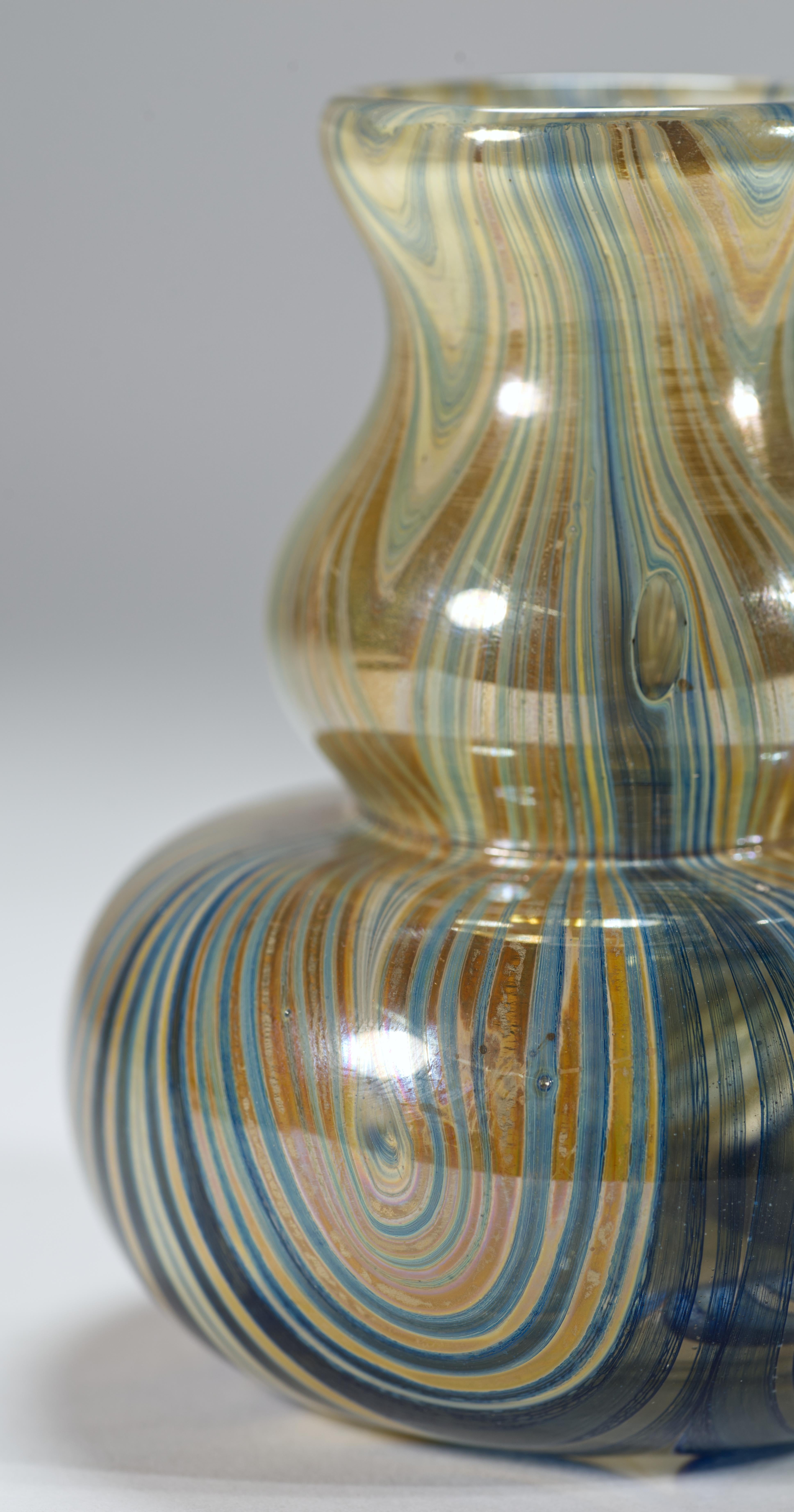 Vetro artistico Vaso Karl Schantz Feathered Bud, Studio Art Glass americano-canadese in vendita