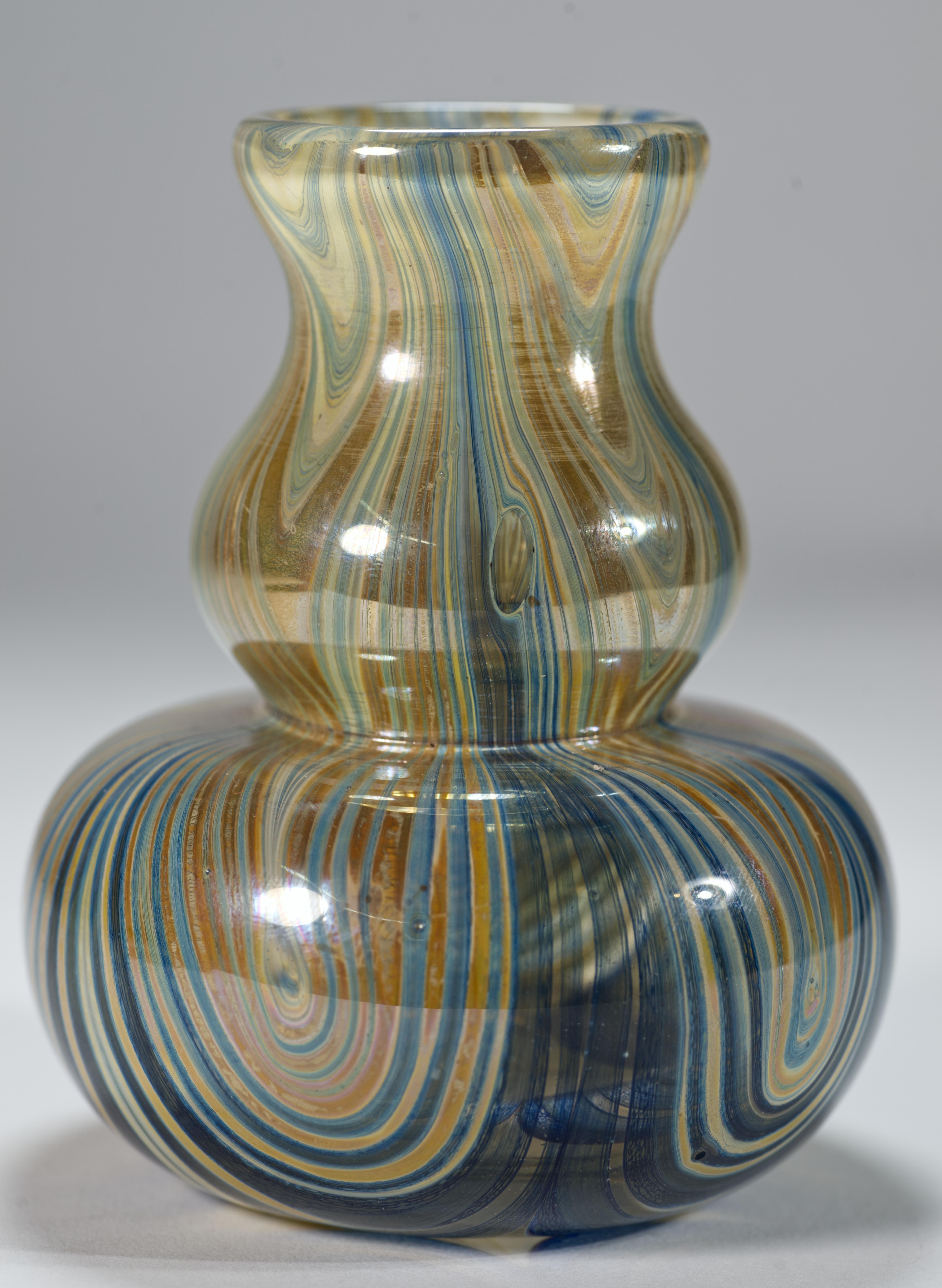 Vaso Karl Schantz Feathered Bud, Studio Art Glass americano-canadese in vendita 1