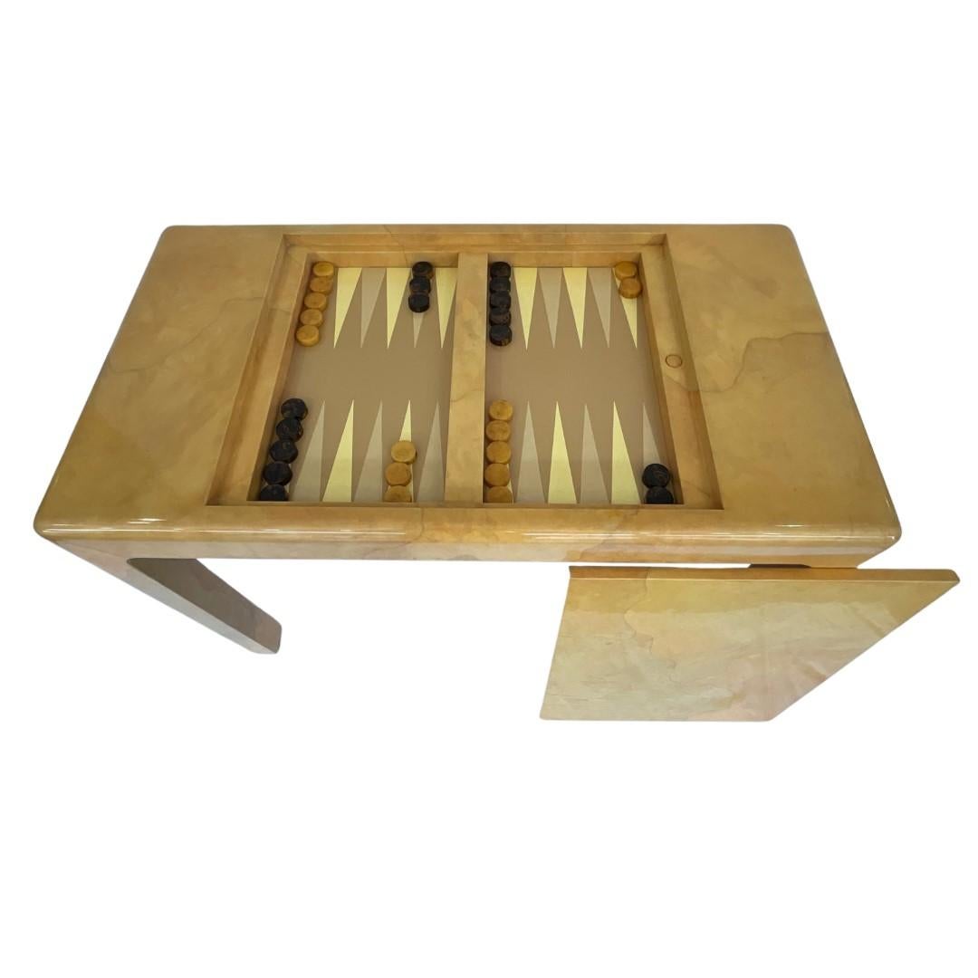 Karl Springer - Authentifié

1977

Table de Backgammon en peau de chèvre extrêmement rare

Table de backgammon style Parsons avec couverture

Pièces de jeu en bakélite

Toutes les conditions d'origine

Magnifique table dont le plateau s'ouvre pour