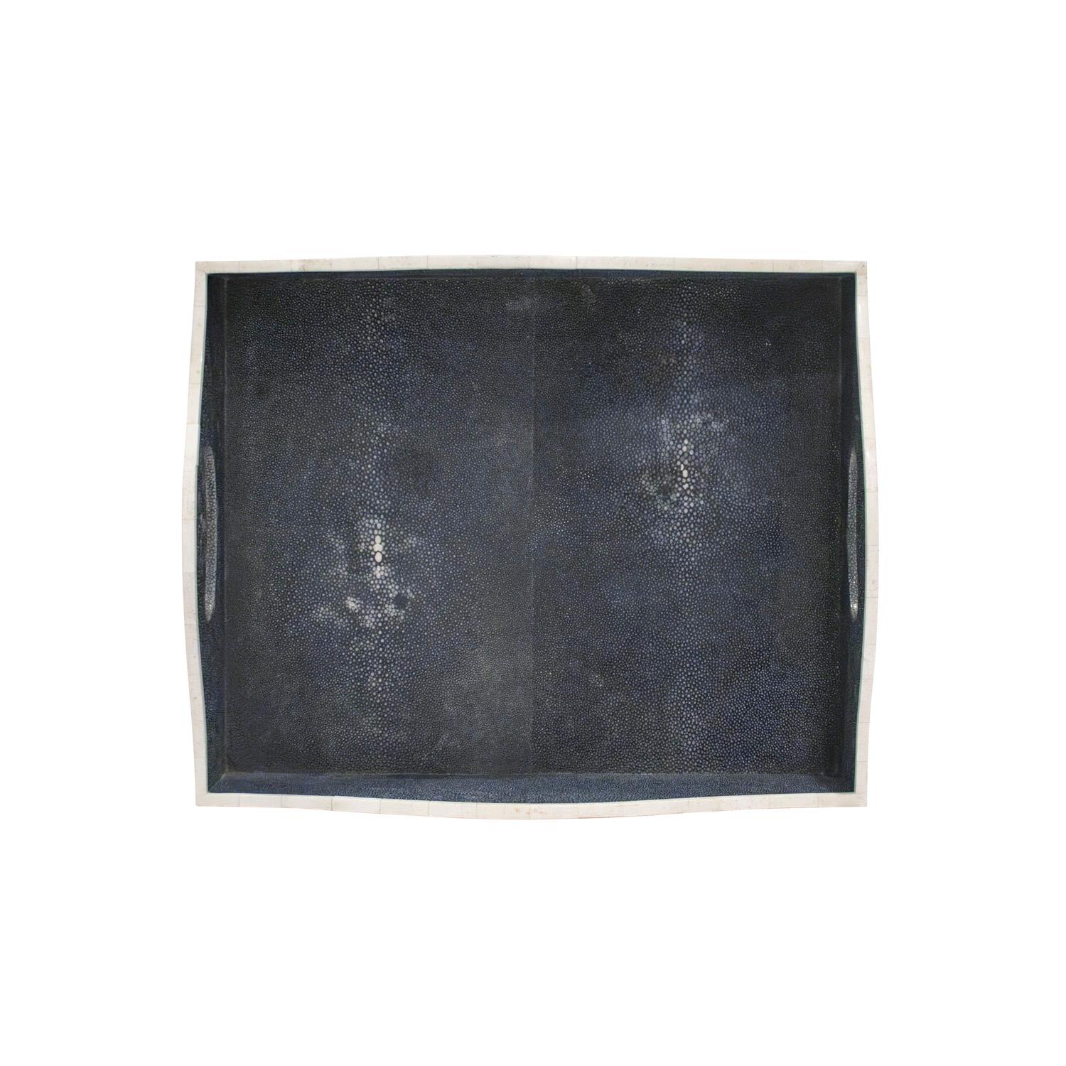 Fait main Table d'appoint Karl Springer à 2 niveaux en galuchat bleu avec incrustations en os des années 1980 en vente