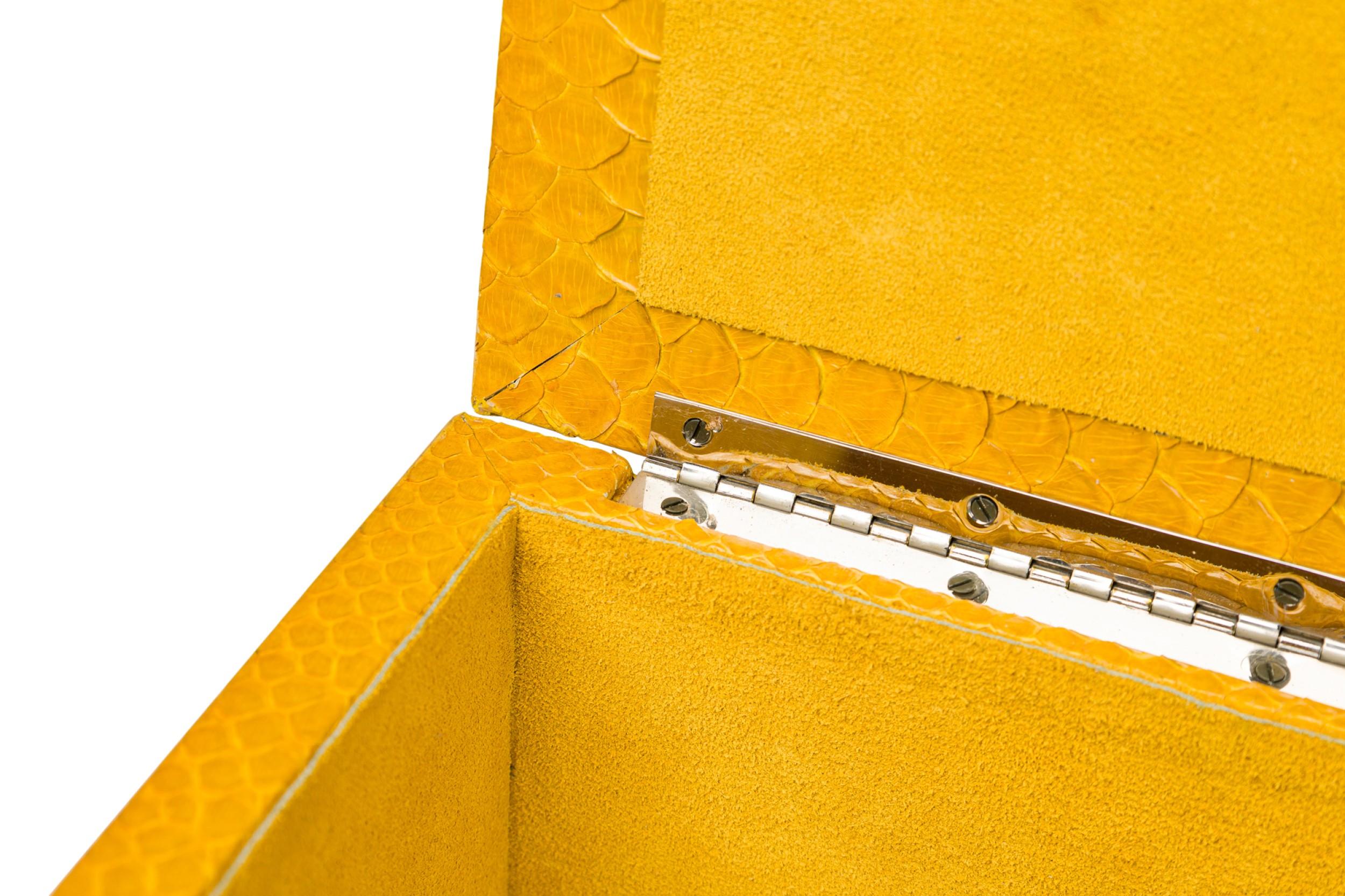 Boîte à bijoux américaine du milieu du siècle dernier en peau de python jaune citron Karl Springer en vente 3