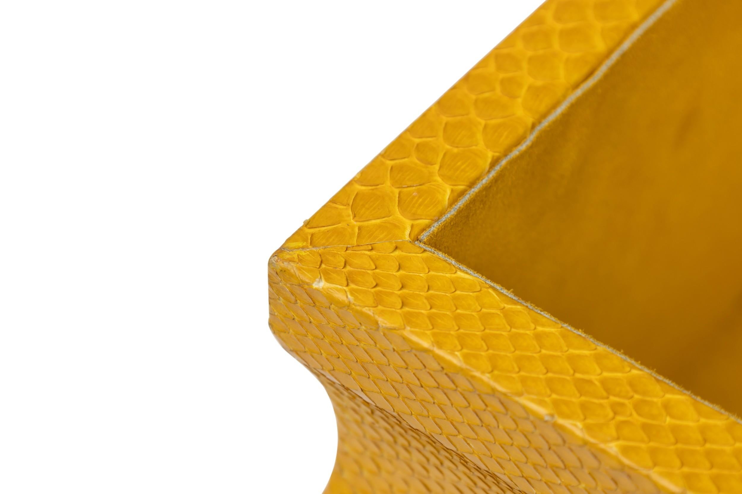 Boîte à bijoux américaine du milieu du siècle dernier en peau de python jaune citron Karl Springer en vente 5