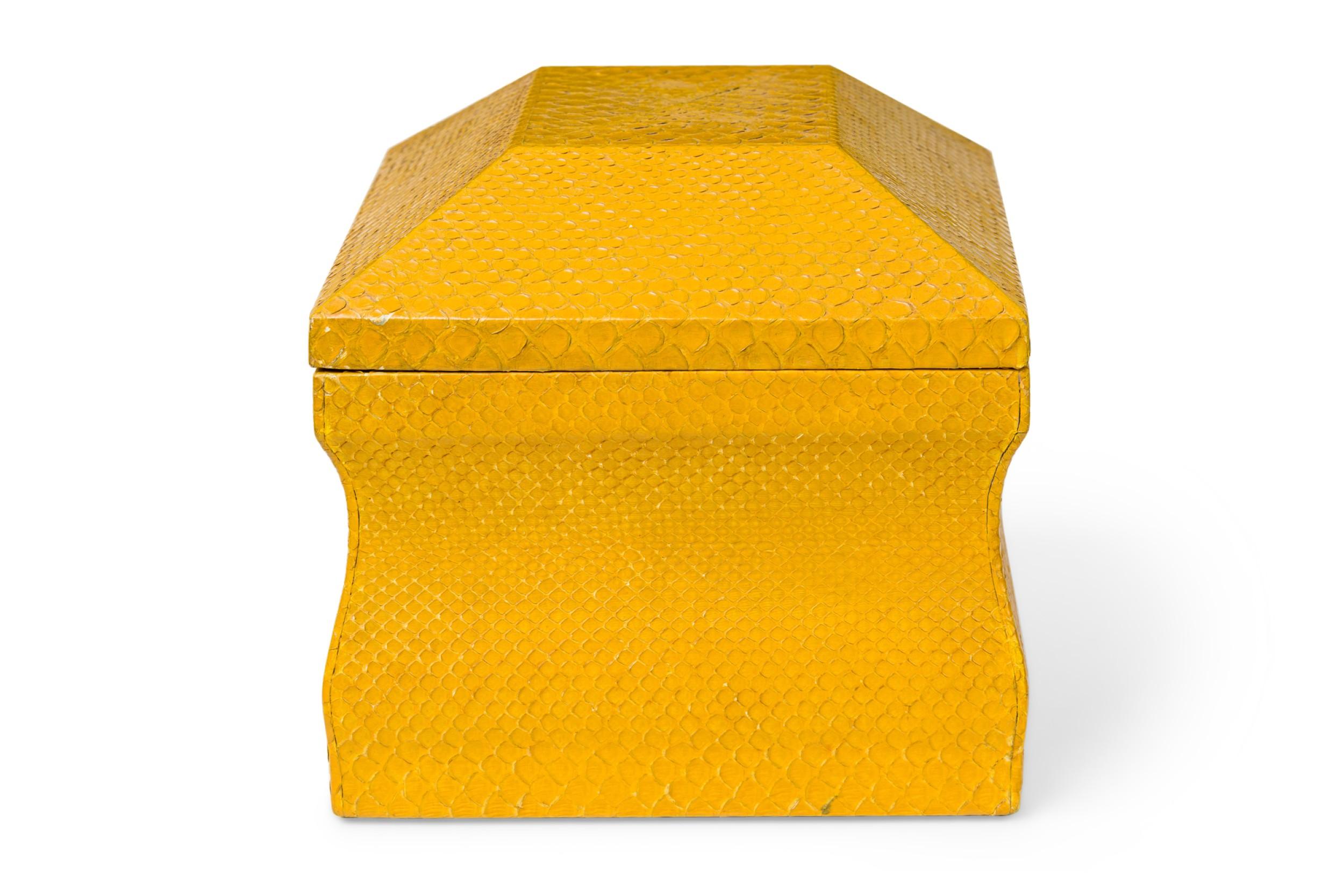 Mid-Century Modern Boîte à bijoux américaine du milieu du siècle dernier en peau de python jaune citron Karl Springer en vente