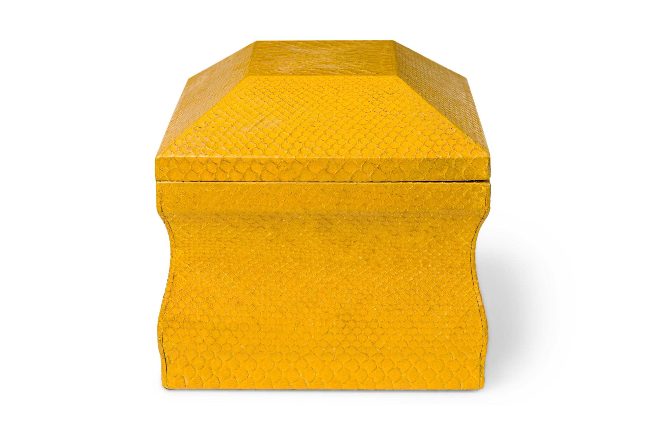 Fait main Boîte à bijoux américaine du milieu du siècle dernier en peau de python jaune citron Karl Springer en vente