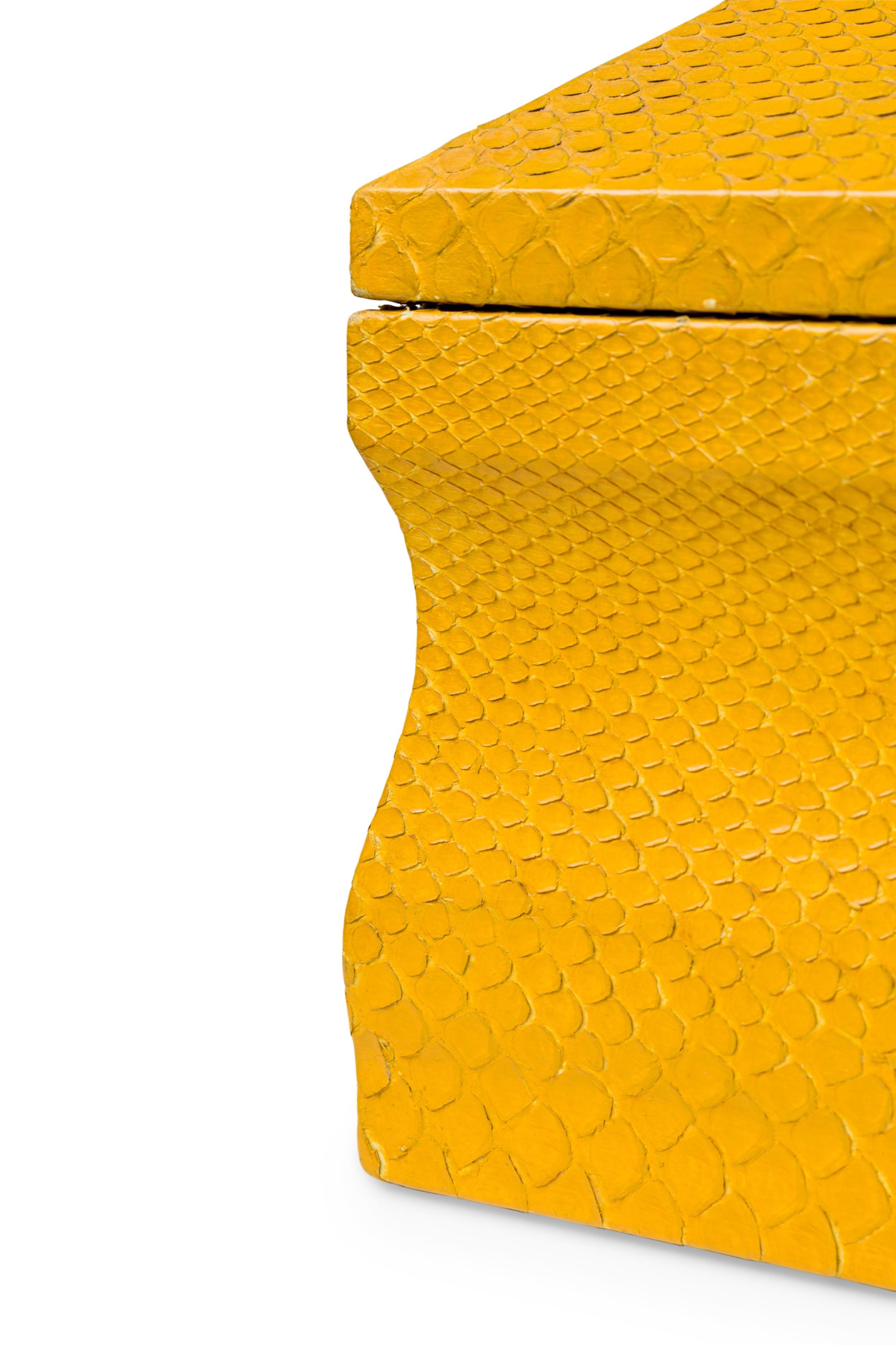 Boîte à bijoux américaine du milieu du siècle dernier en peau de python jaune citron Karl Springer en vente 1