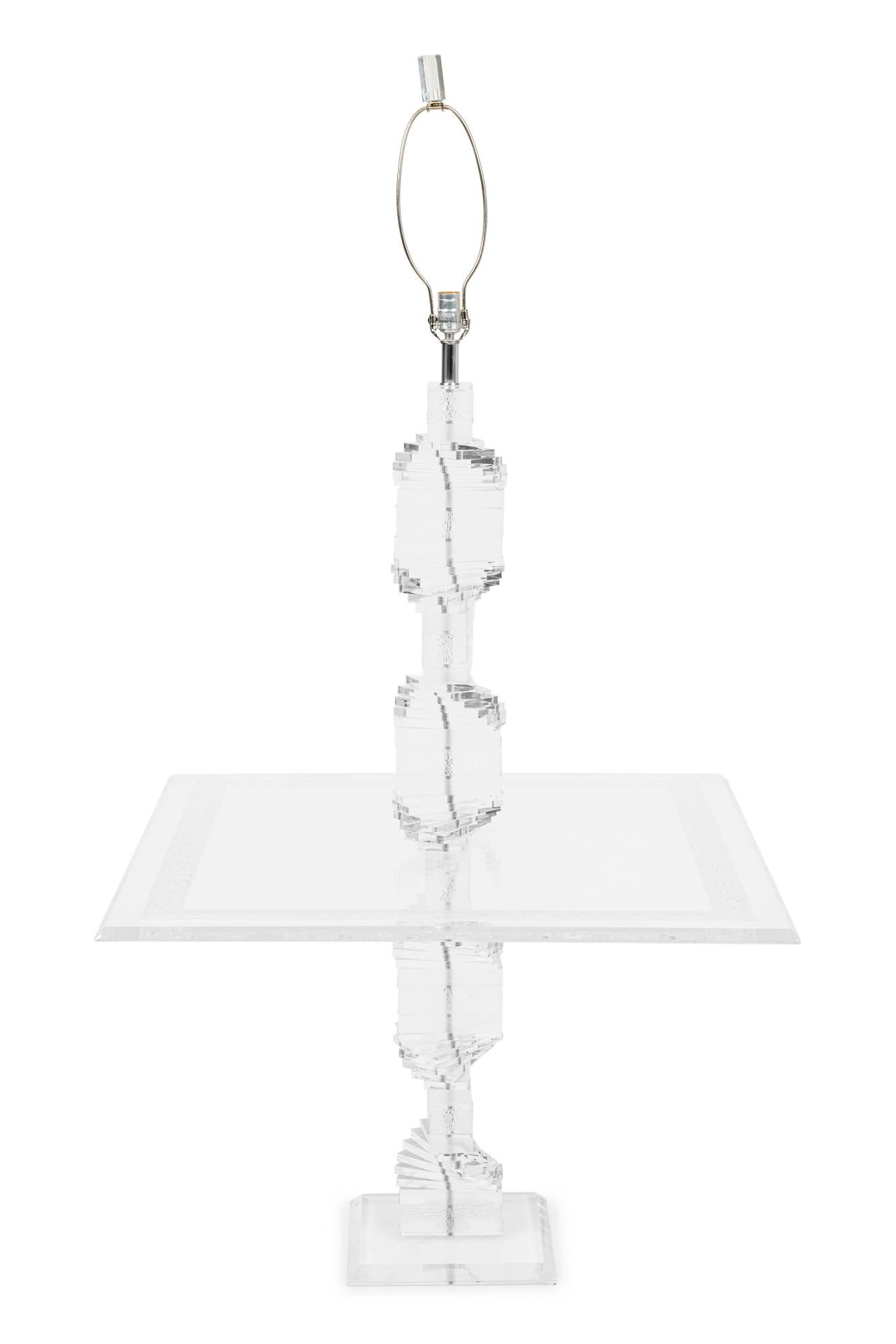 Amerikanischer Mid-Century Tisch mit quadratischer Platte und Stehlampe (KARL SPRINGER)